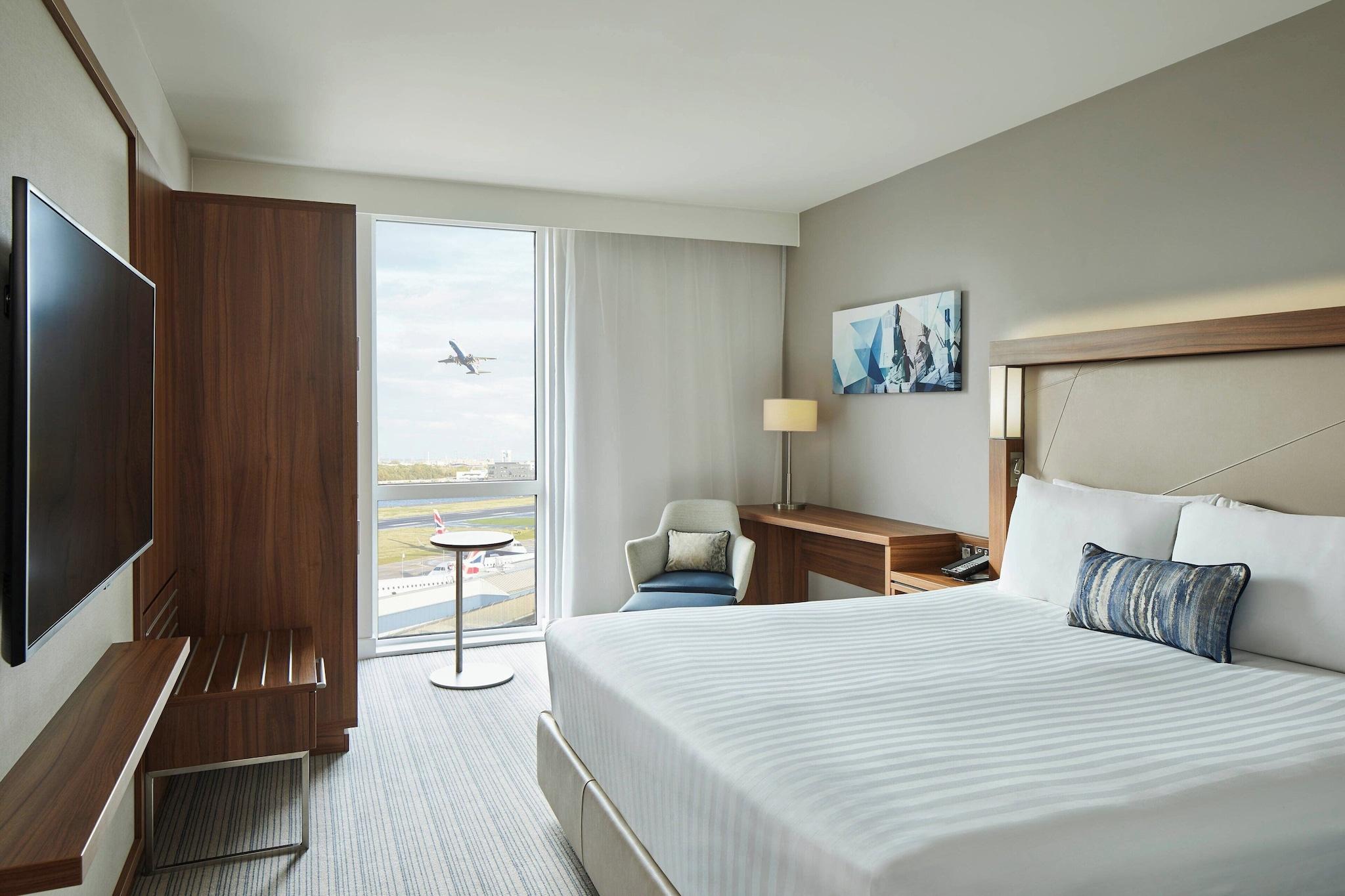 Courtyard By Marriott London City Airport