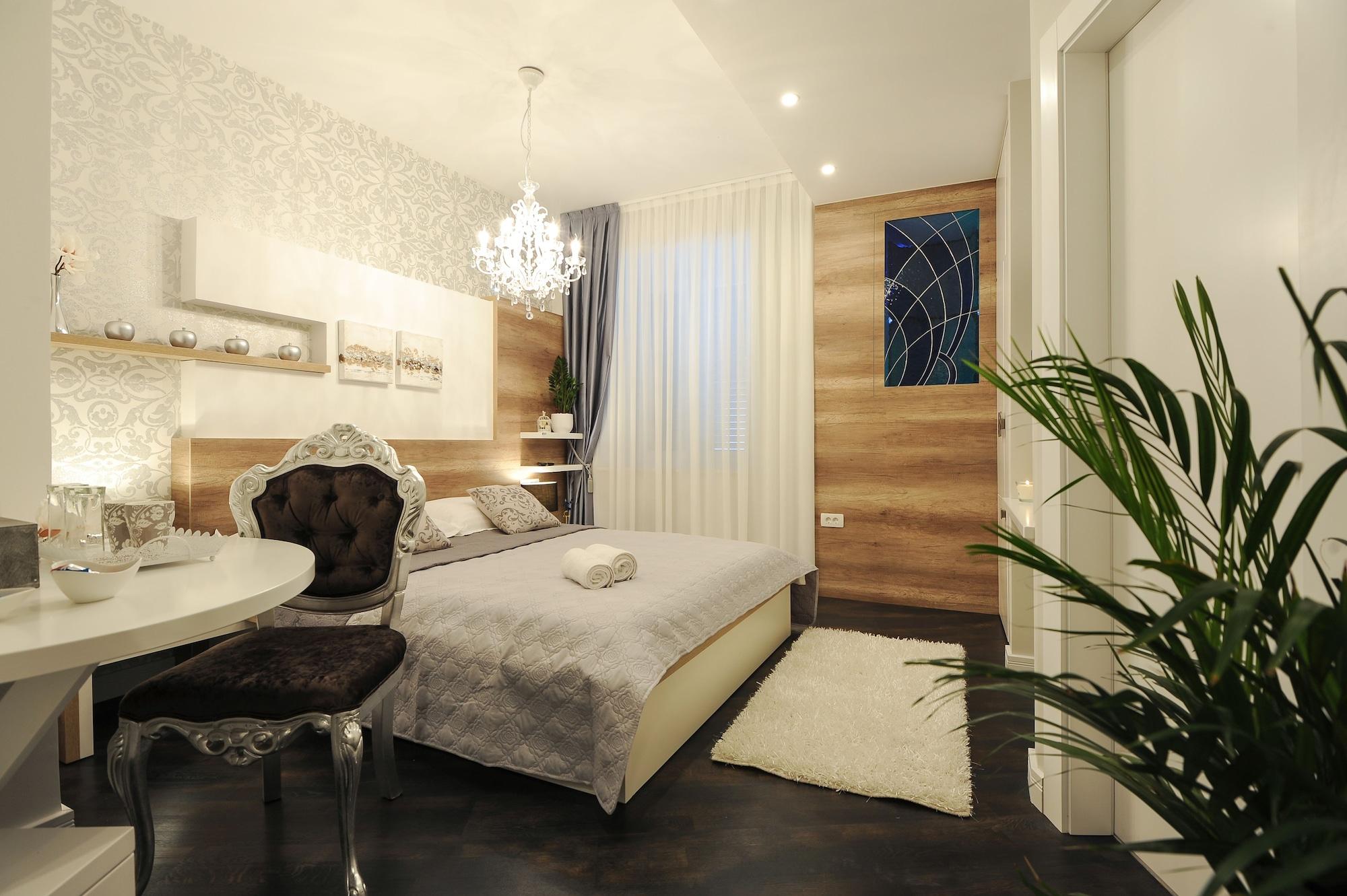 Silver & Gold Luxury Rooms