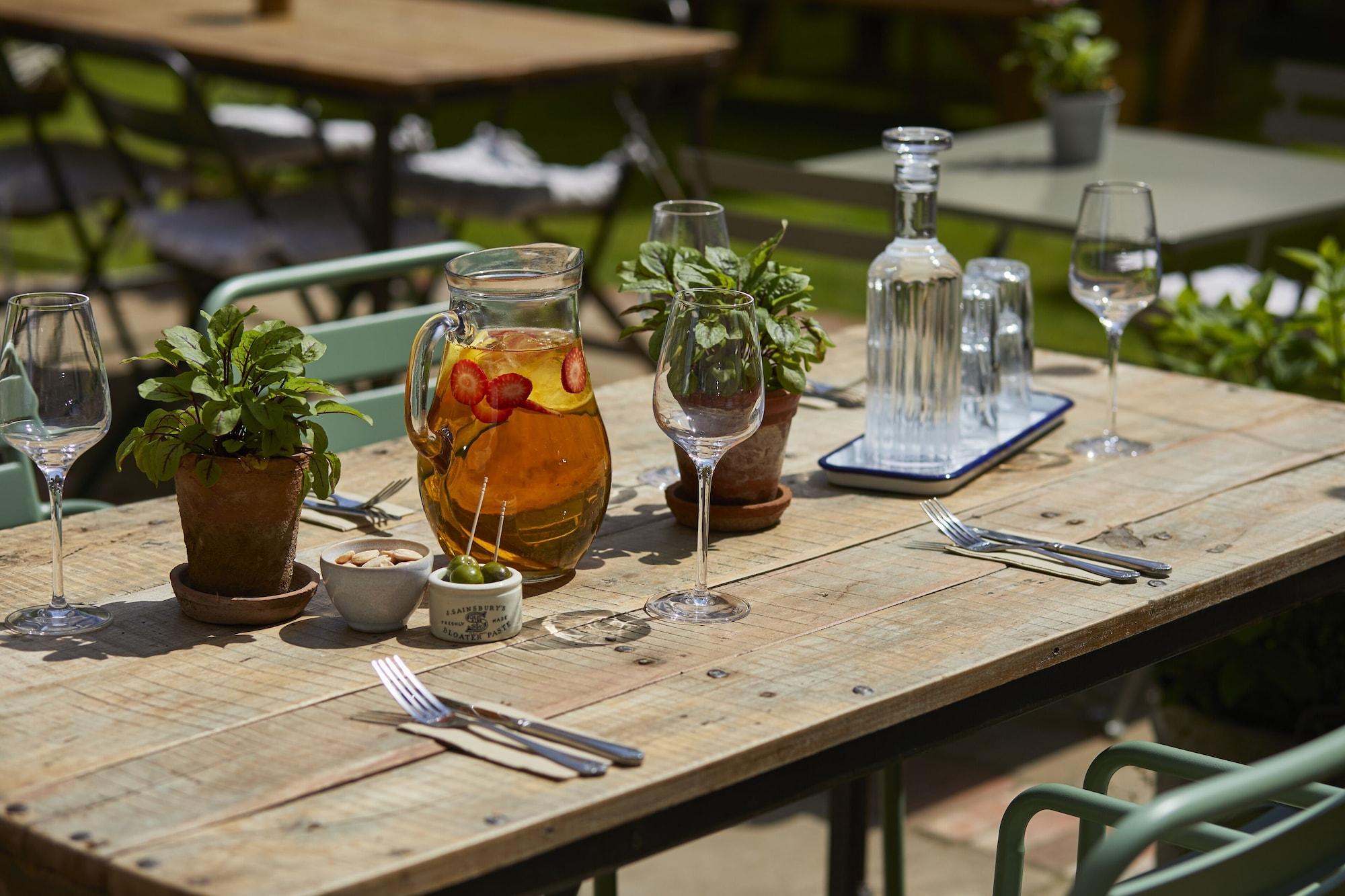 Lime Tree Hotel by null