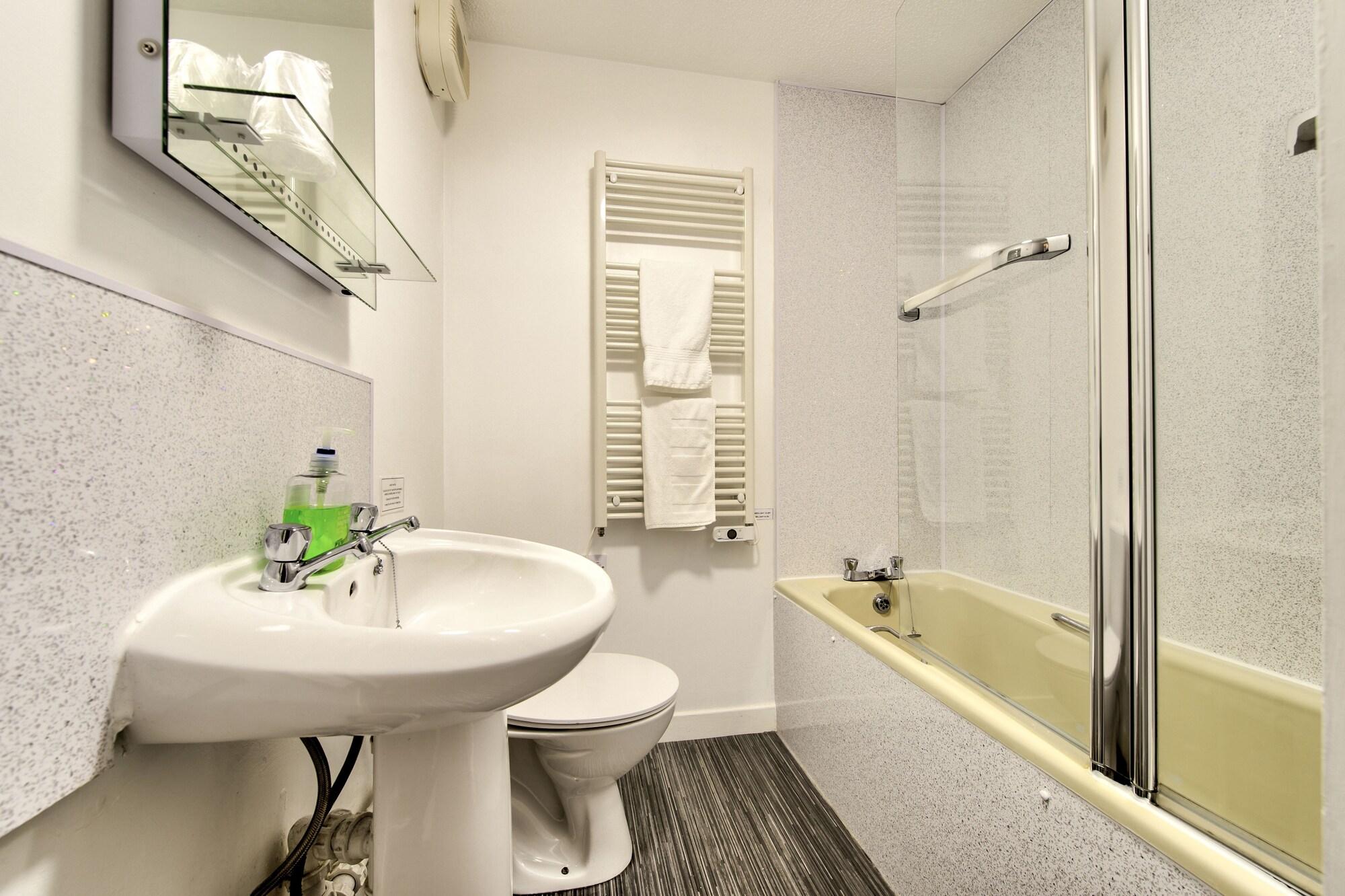 Grassmarket Apartment With Castle View