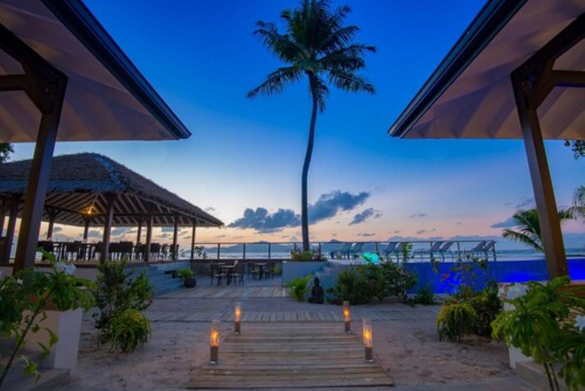 Le Nautique Luxury Waterfront Hotel, Restaurant & Bar by null