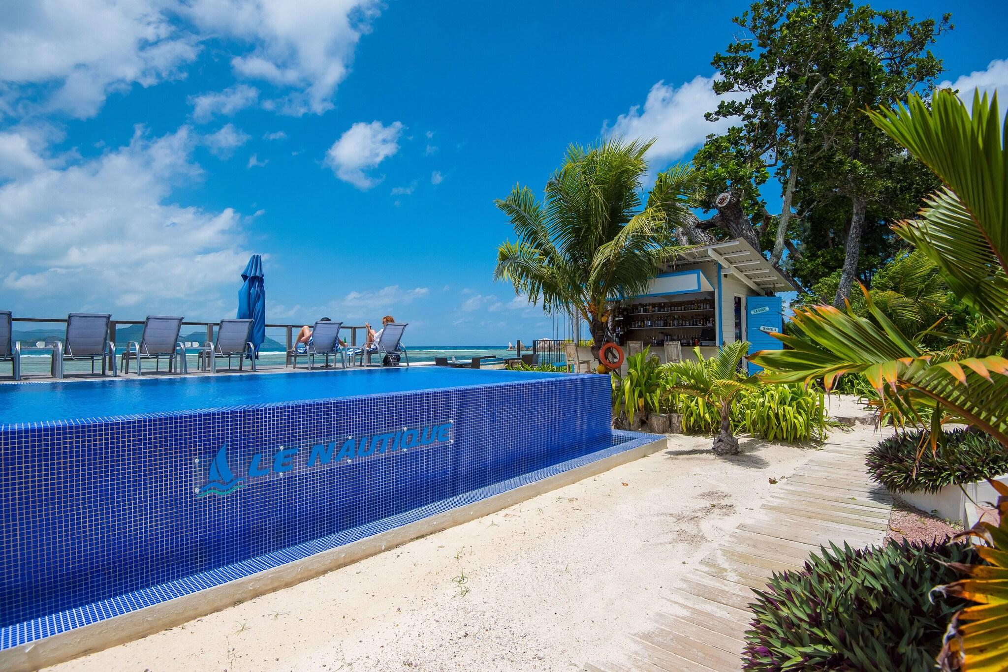 Le Nautique Luxury Waterfront Hotel, Restaurant & Bar by null