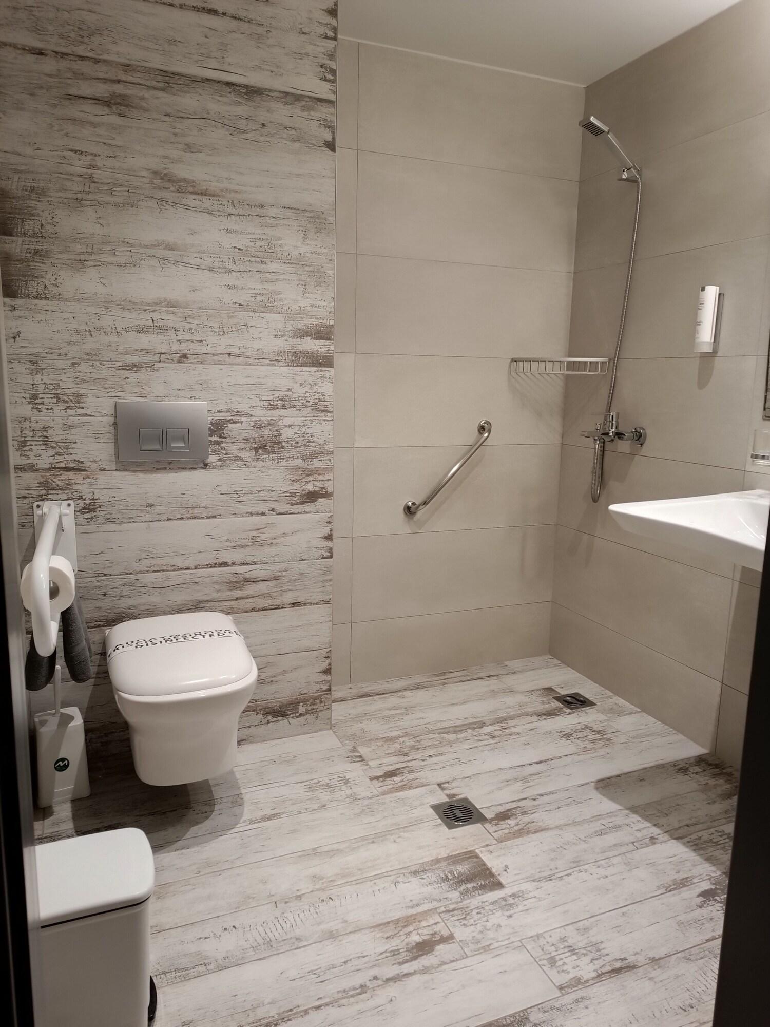Elizabeth Queen Luxuxy Rooms