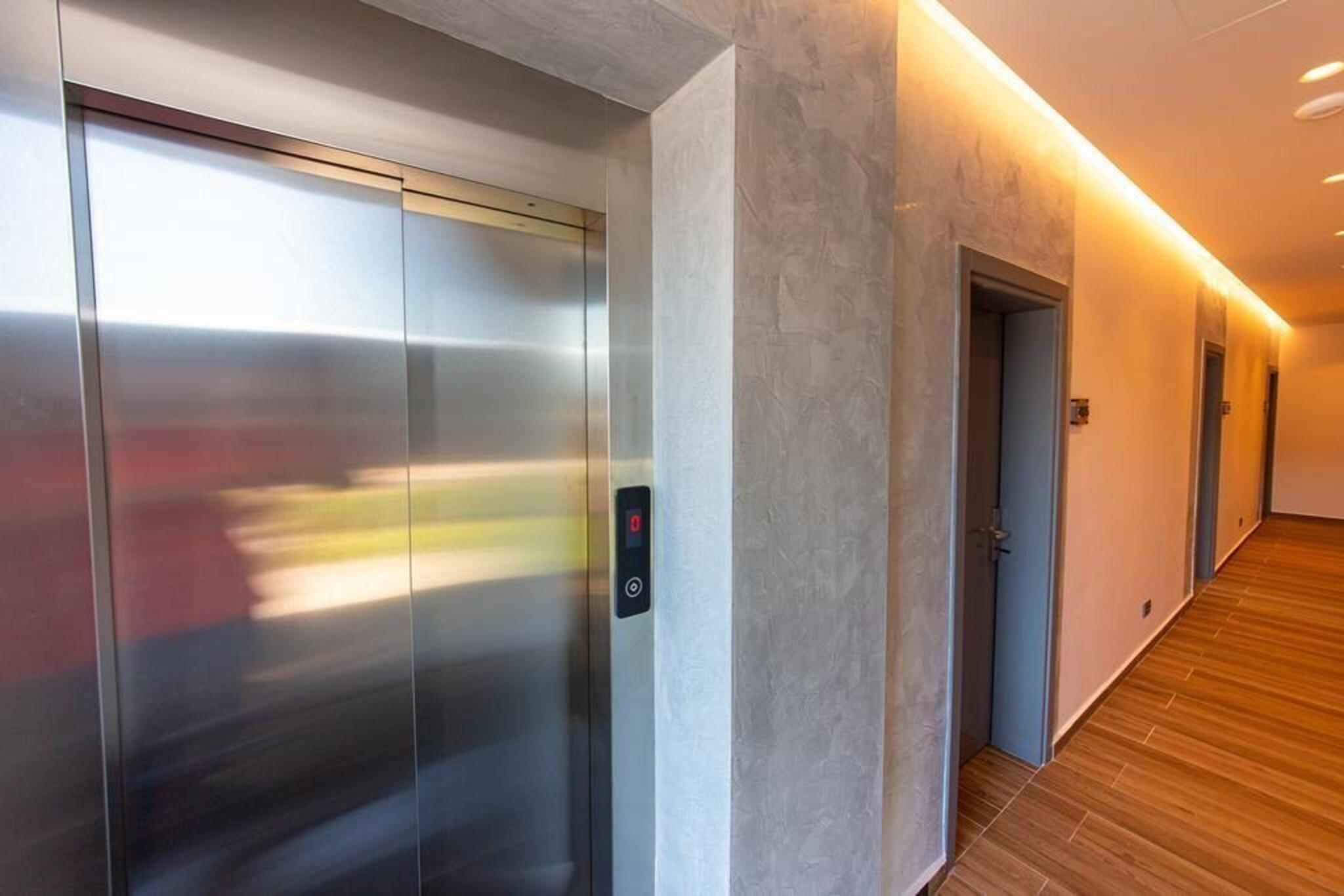 Hotel Utopia - photo