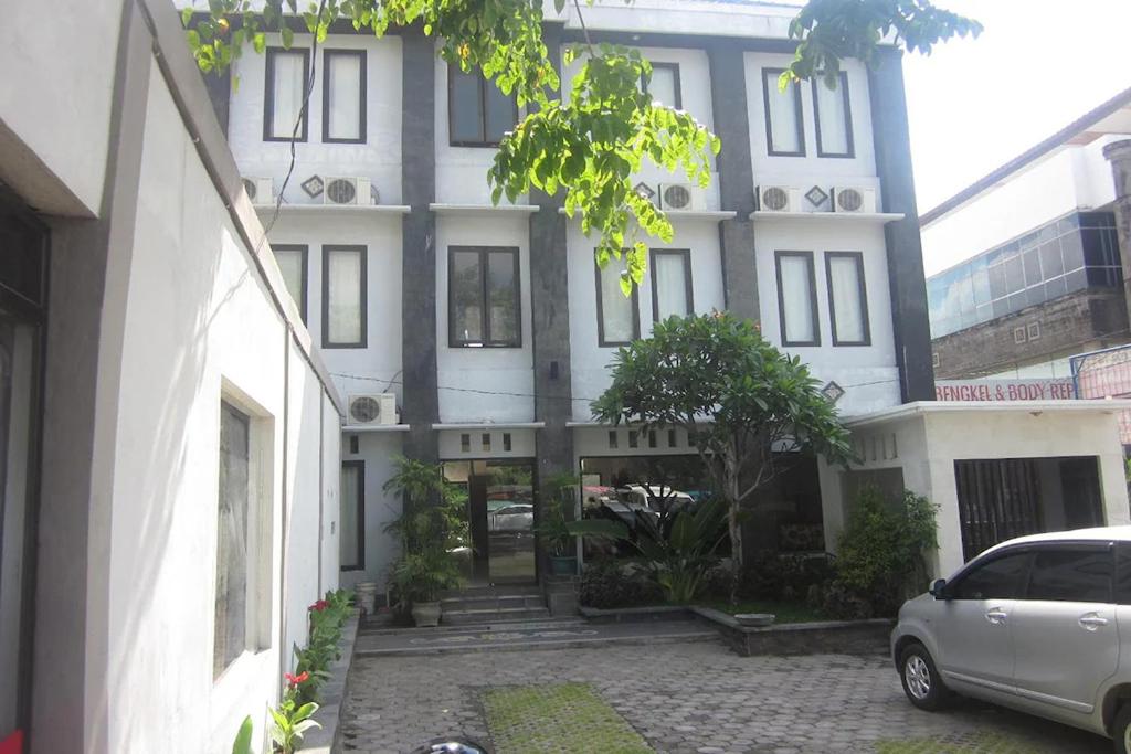 Hotel Warta Dua by ZUZU