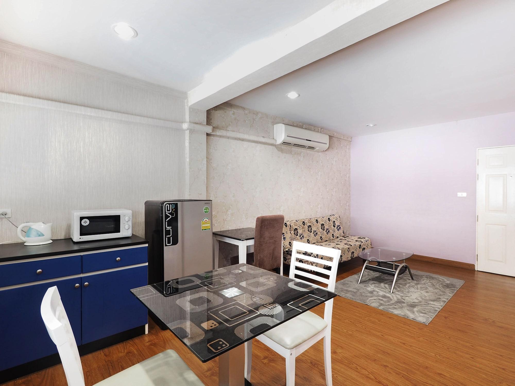 995 Blue Cafe Apartment