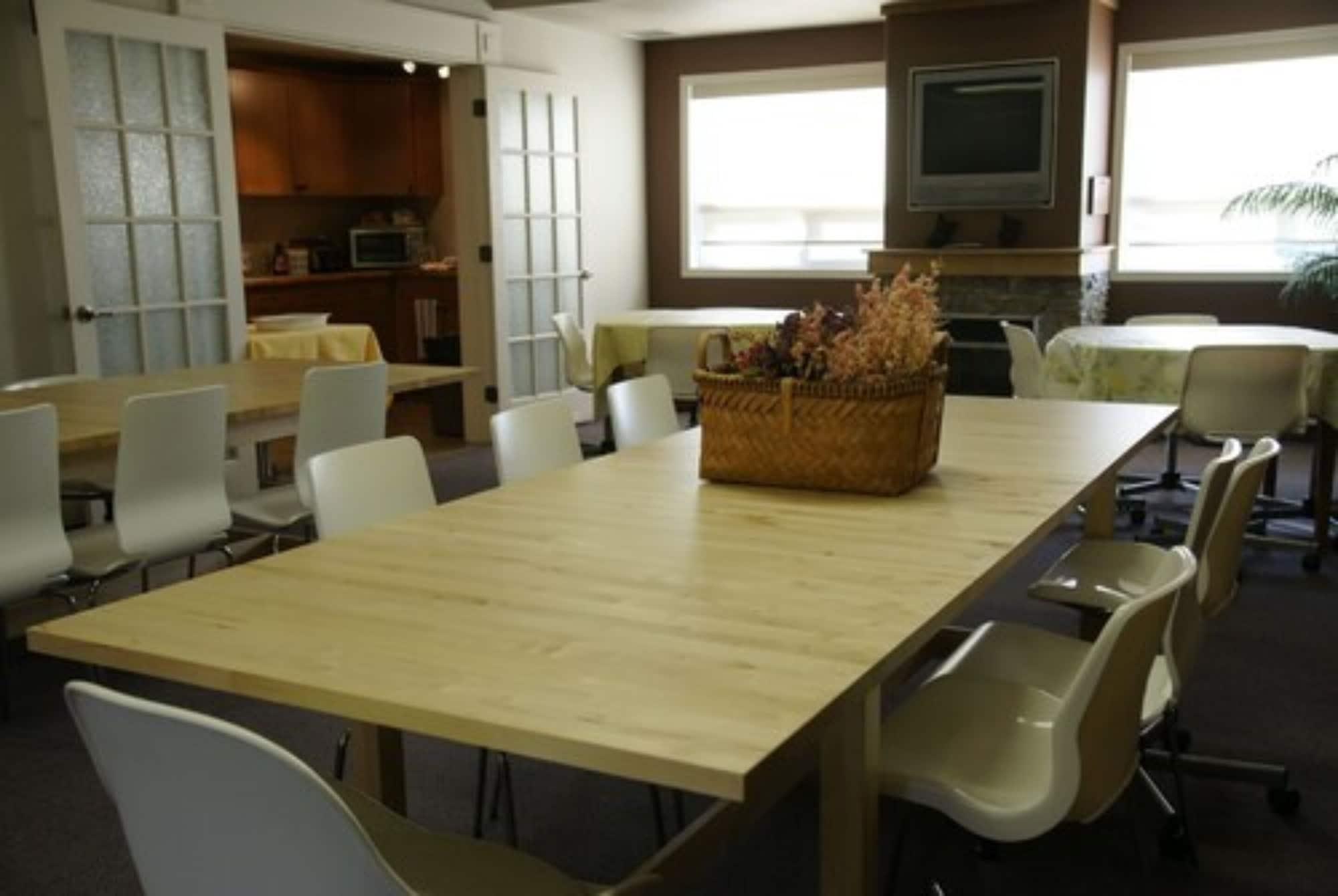 R & R Inn & Suites
