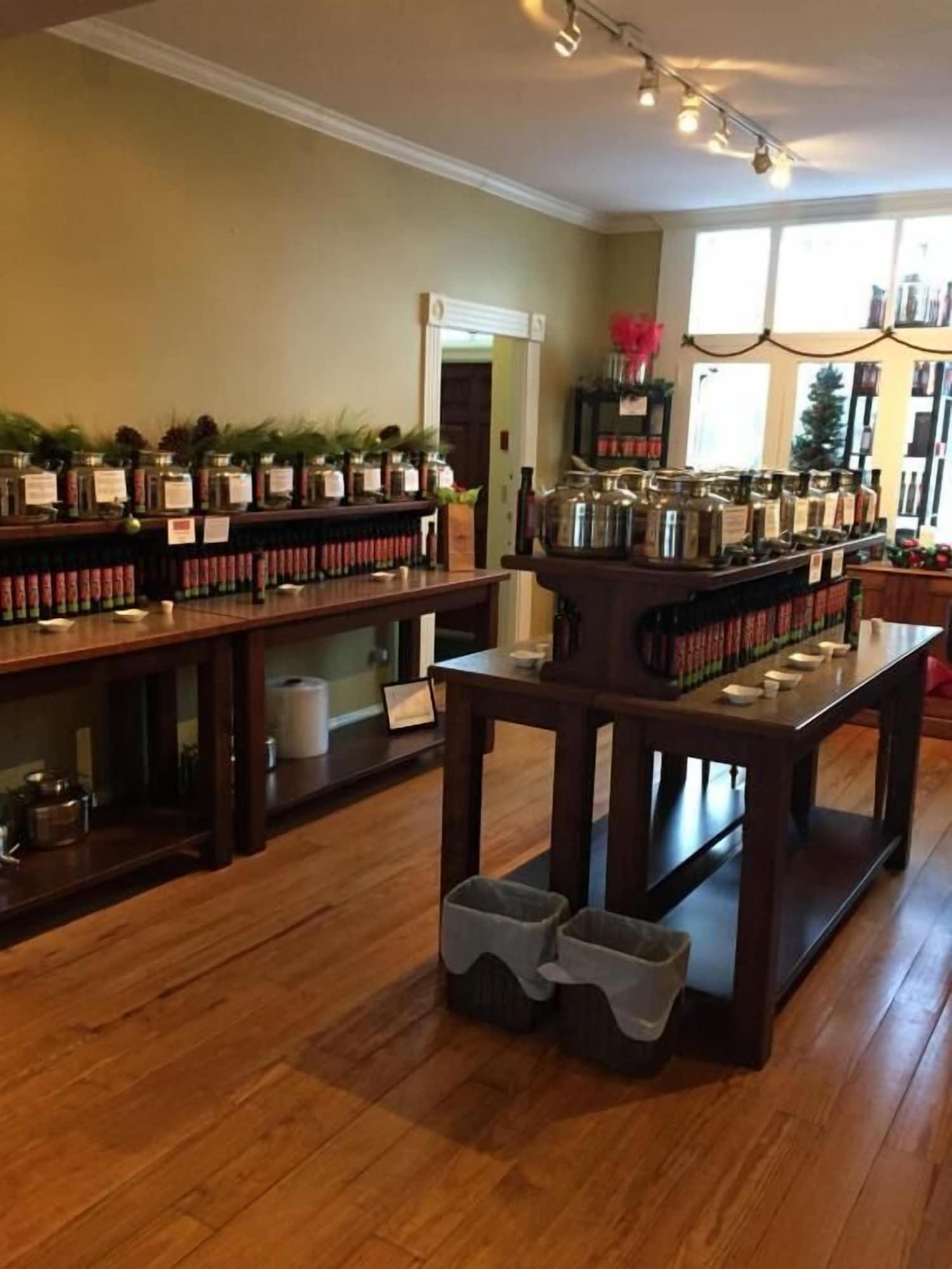 Treadwell Inn/ Chandler Room Wine Bar & Kitchen by null