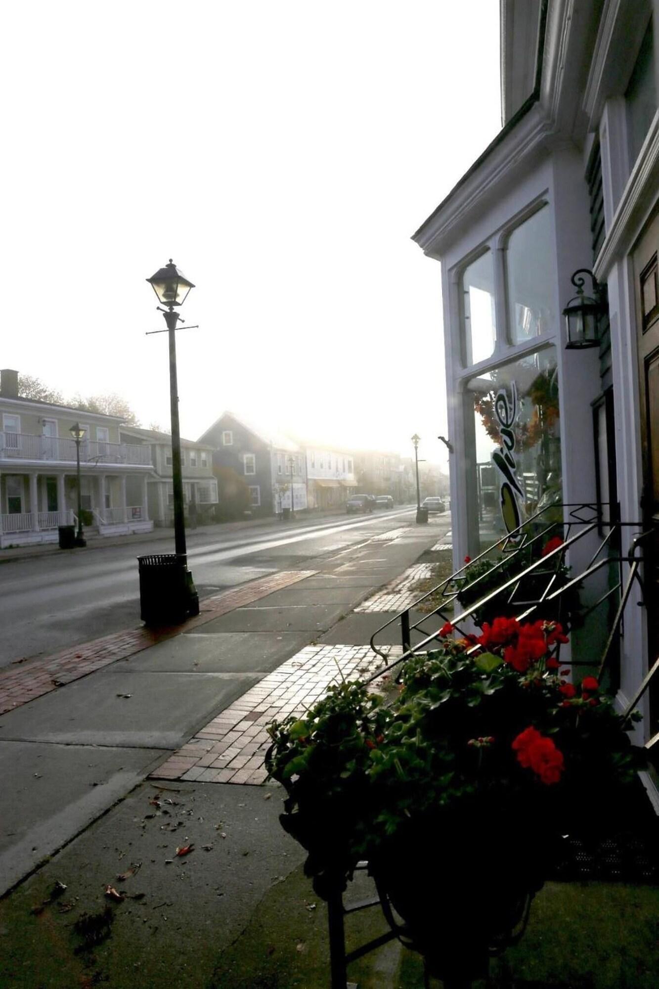 Treadwell Inn/ Chandler Room Wine Bar & Kitchen by null