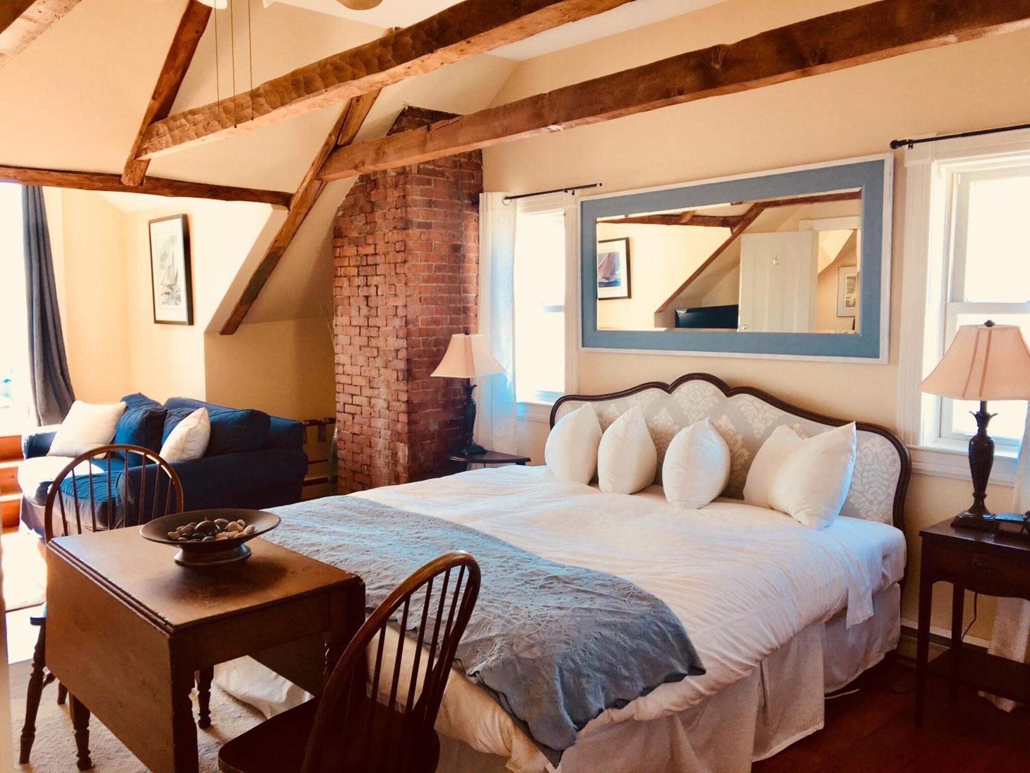 Treadwell Inn/ Chandler Room Wine Bar & Kitchen by null