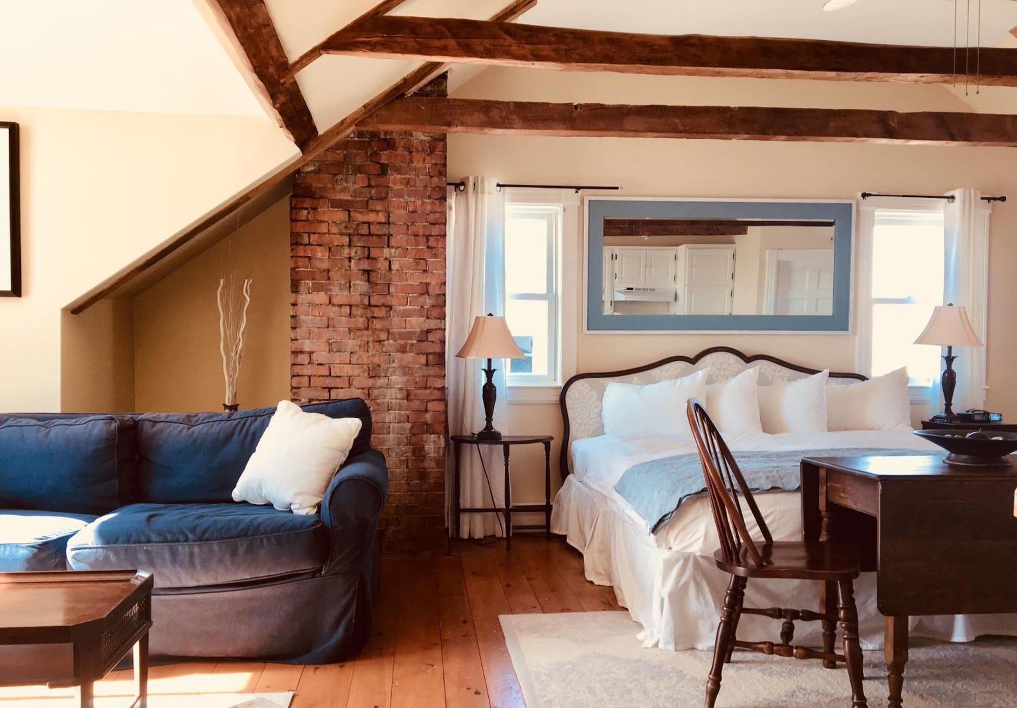 Treadwell Inn/ Chandler Room Wine Bar & Kitchen by null