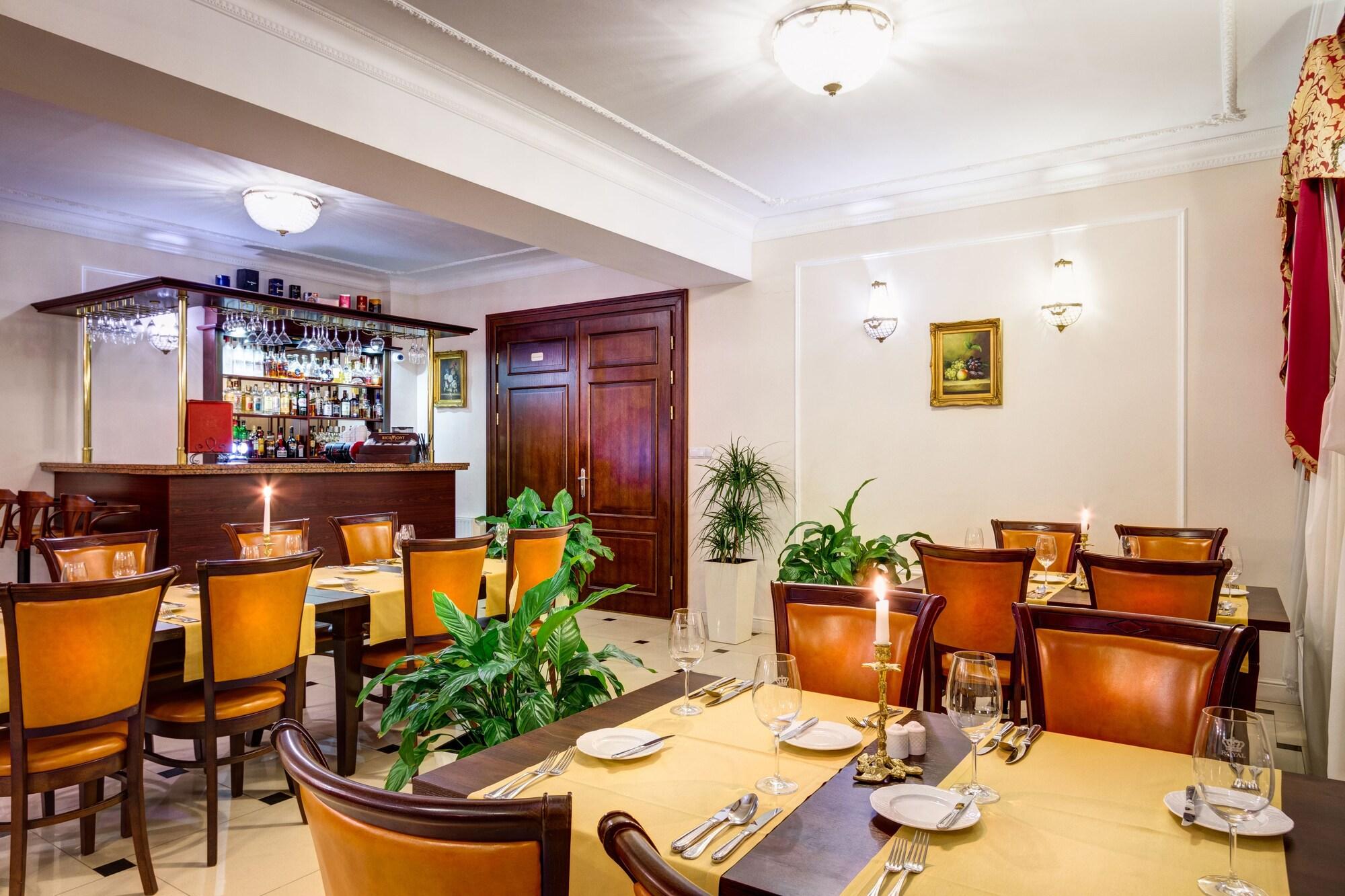 Royal Hotel