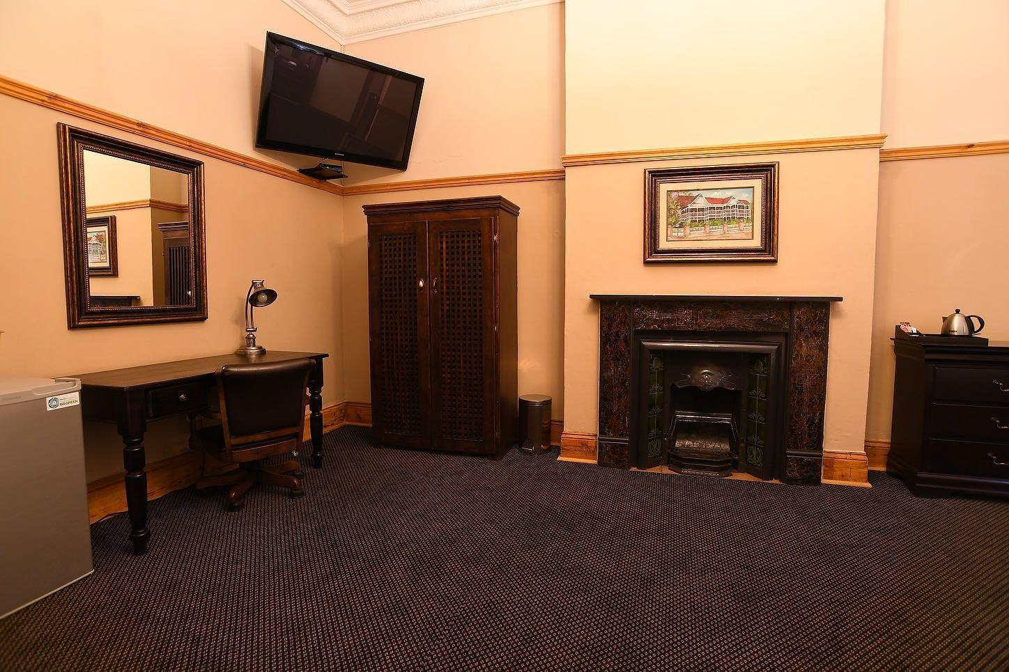 Halfway House Hotel Kimberley by null