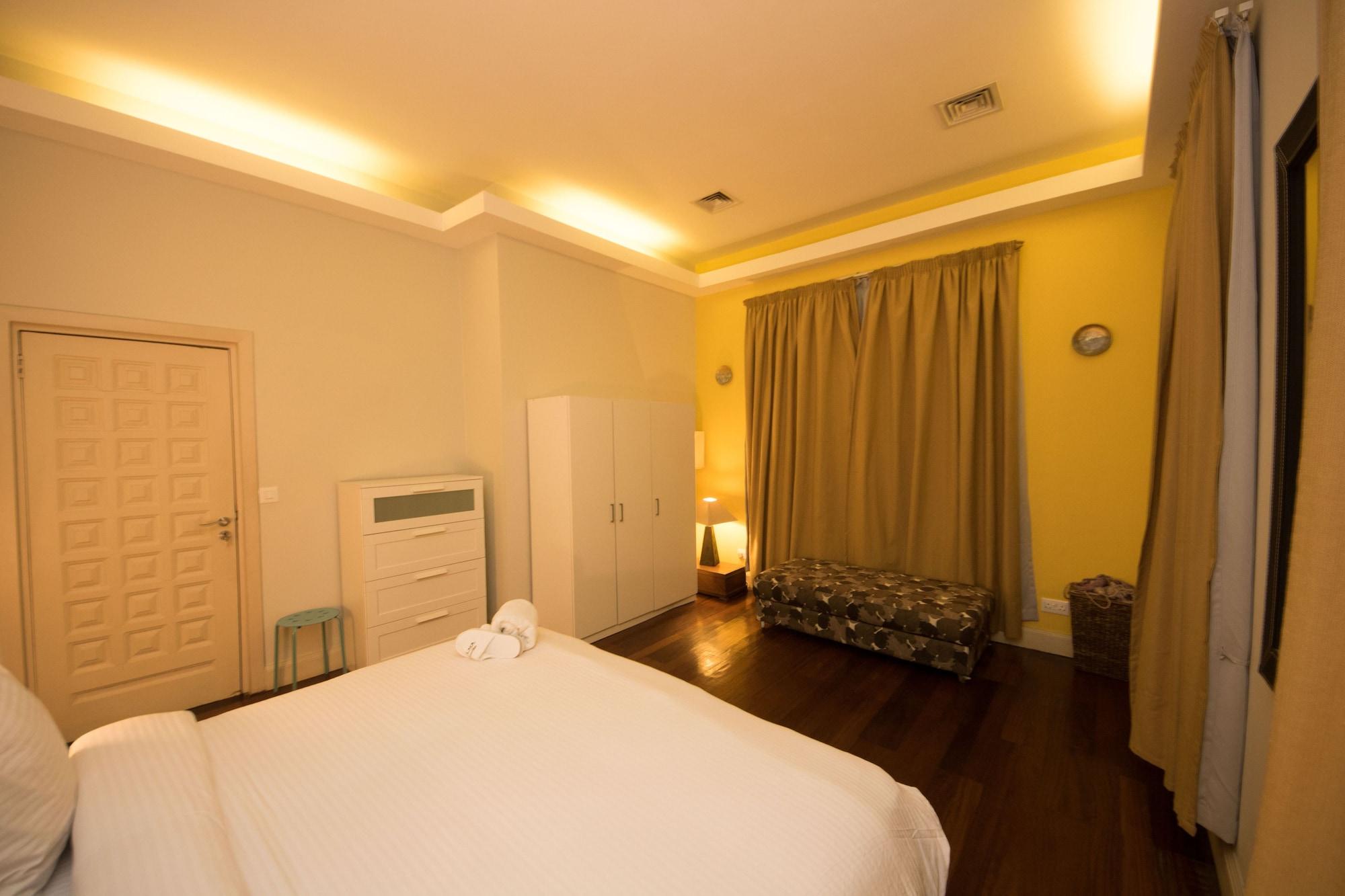 OLMA Colonial Suites by null