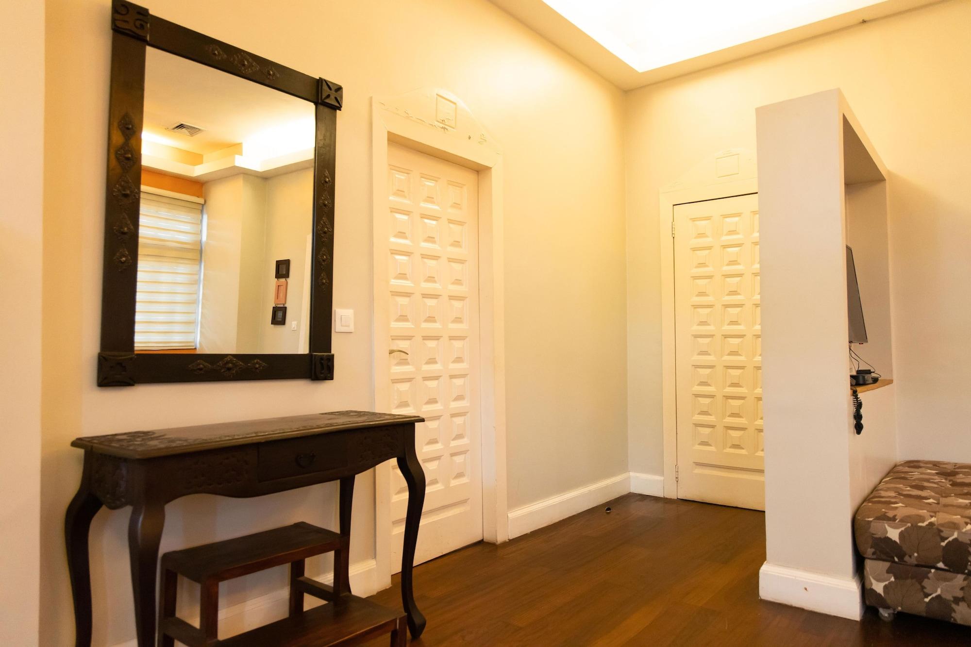 OLMA Colonial Suites by null