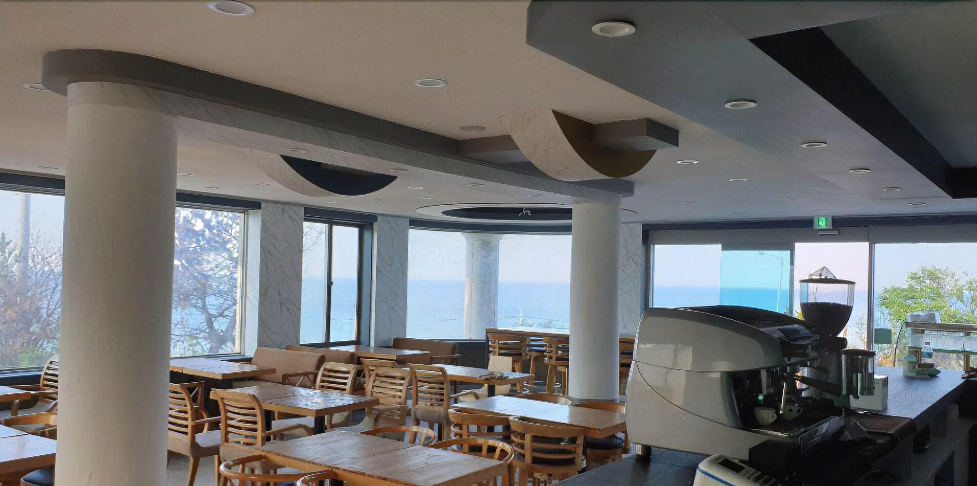 Mangsang Beach Hotel & Pension