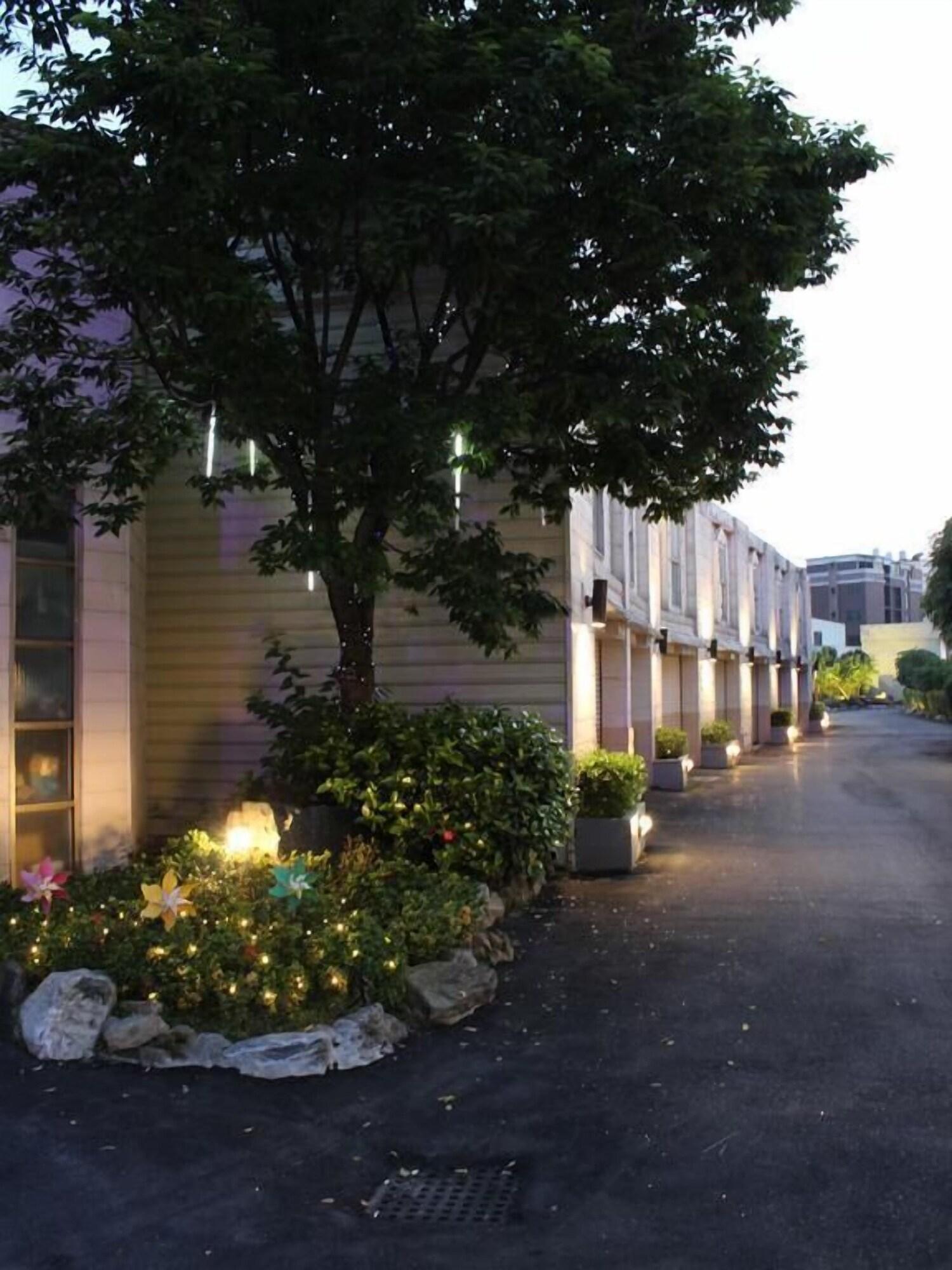 Fullmoon Motel