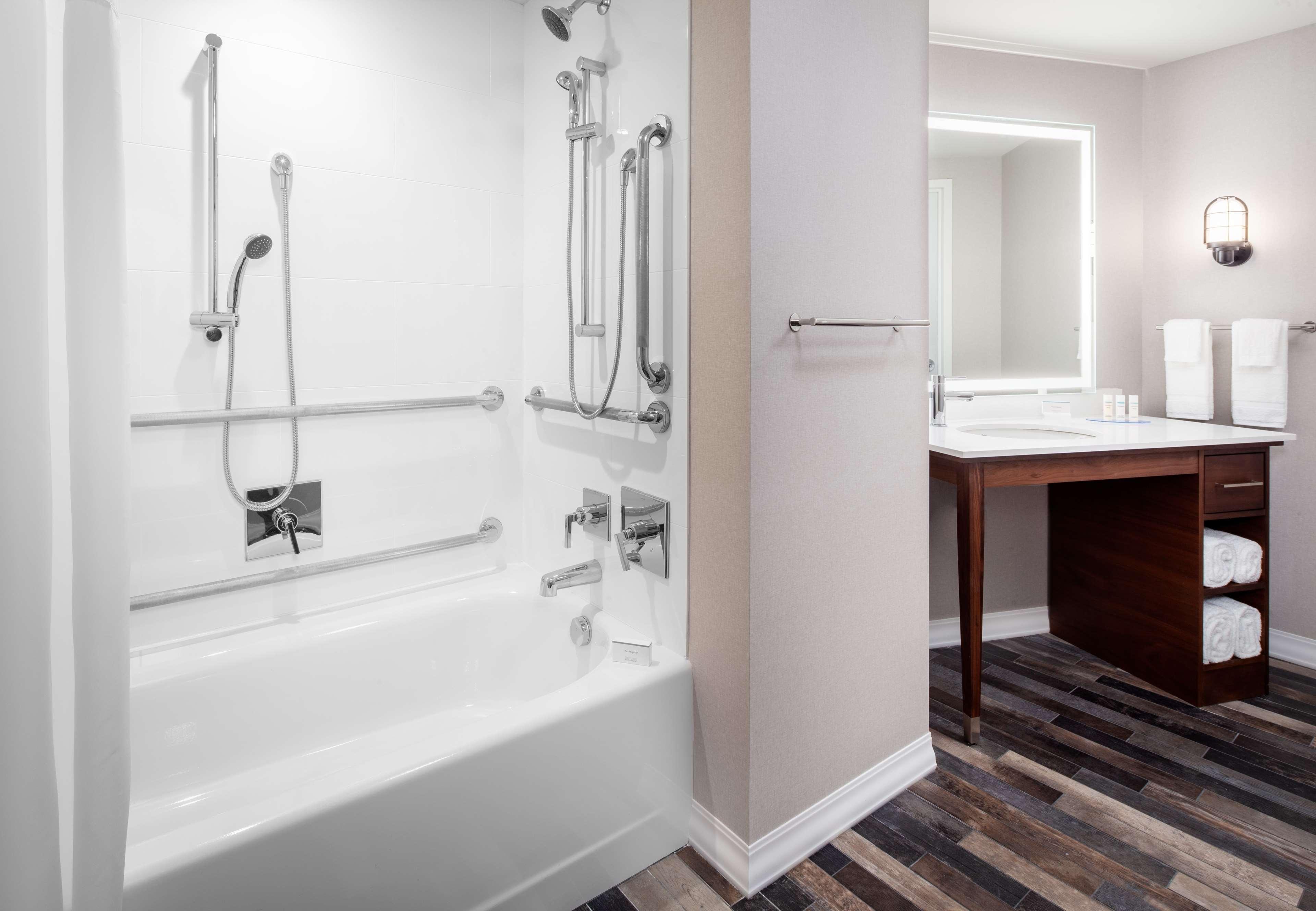 Hampton Inn Boston Seaport District
