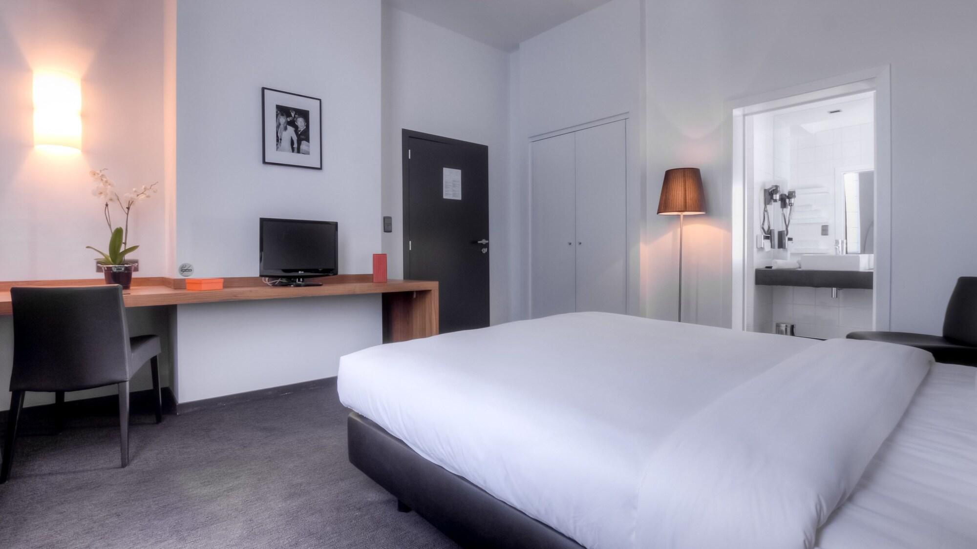 Hotel St James by null