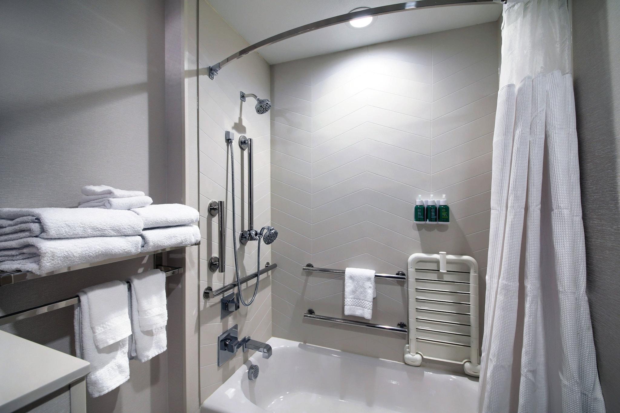 Fairfield Inn & Suites by Marriott Dallas Cedar Hi