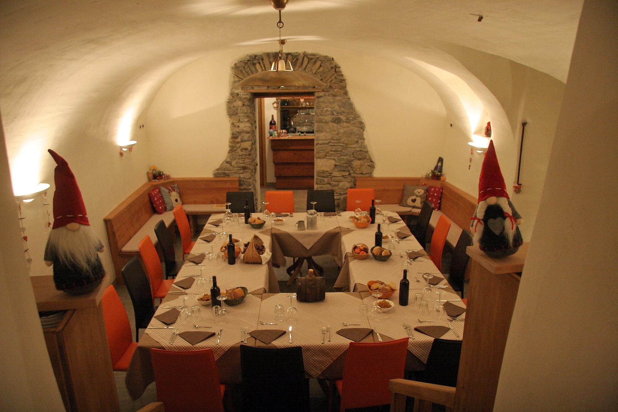 Ostello Del Castello Tirano
