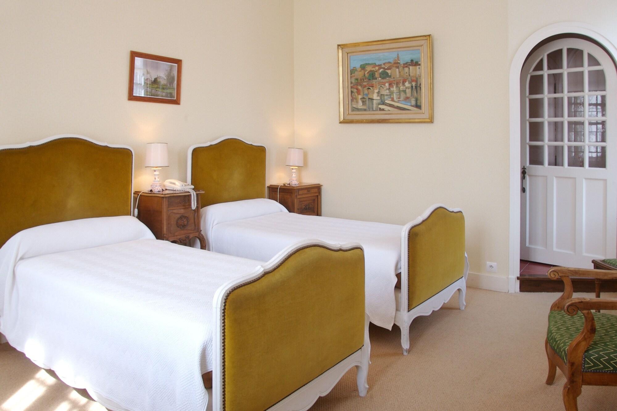 Hostellerie de Pérouges by null