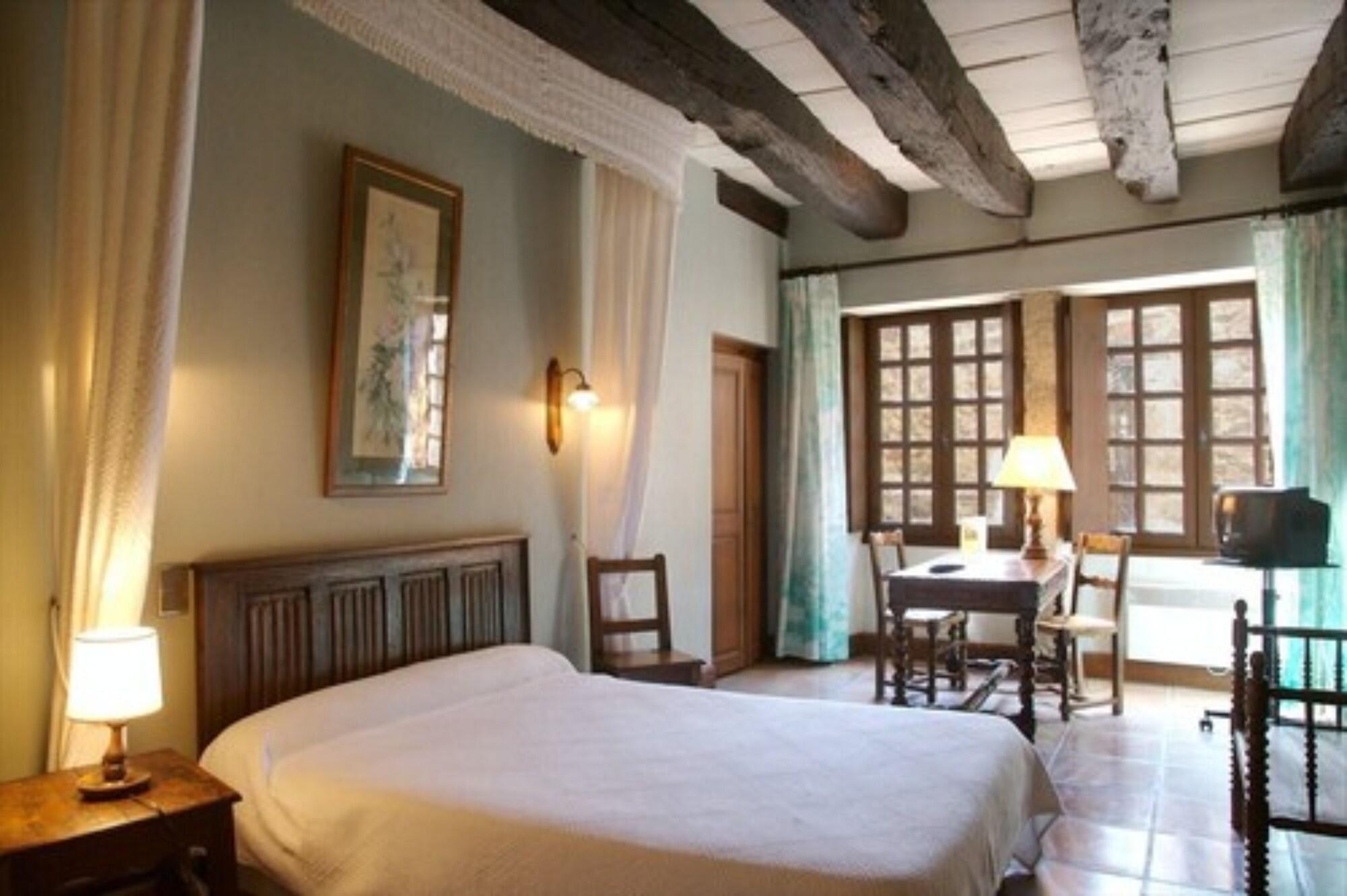 Hostellerie de Pérouges by null