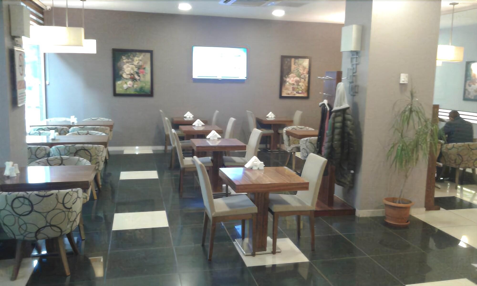 Hotel Almina Park