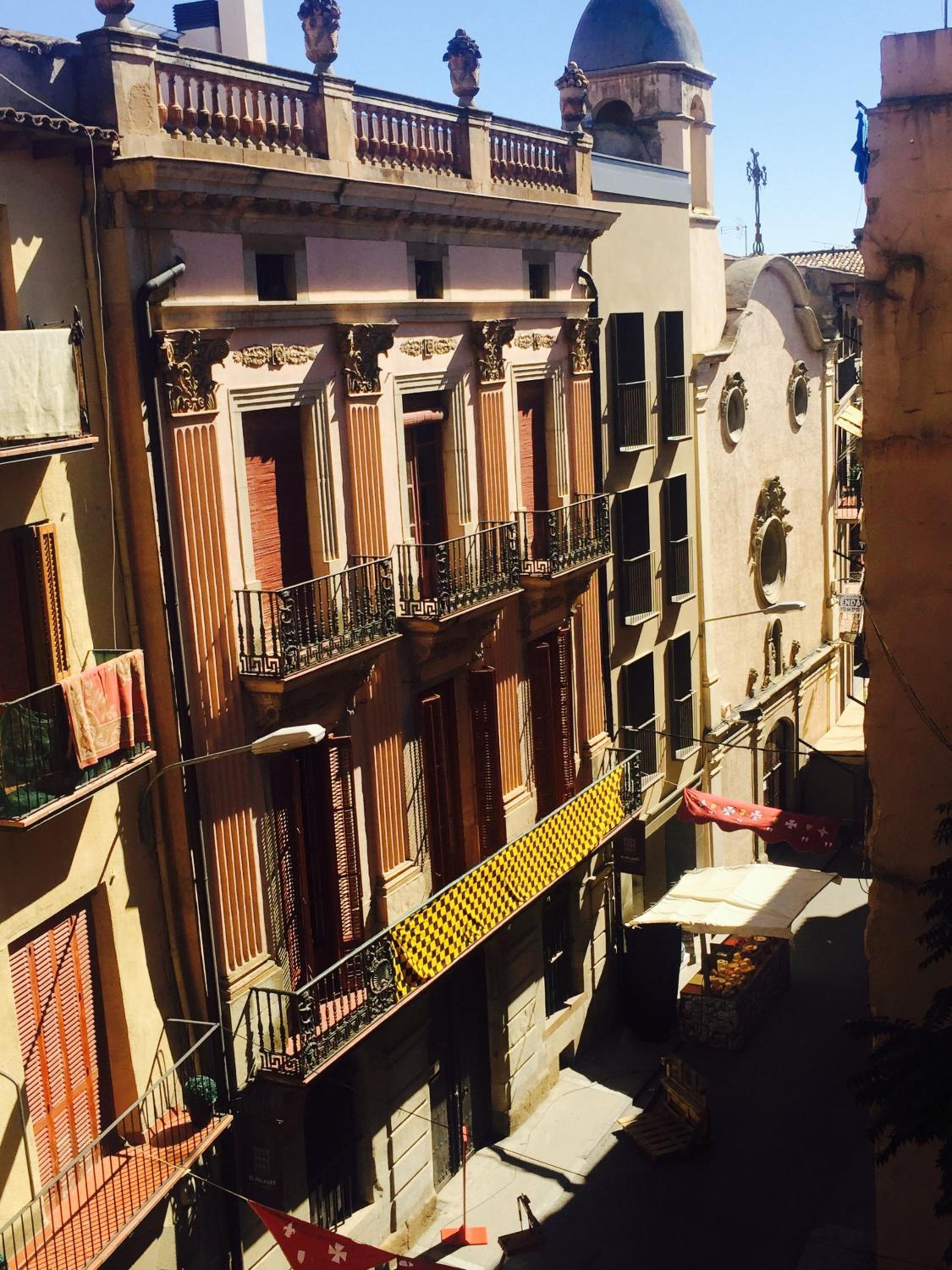 Lo Palauet De La Muralla