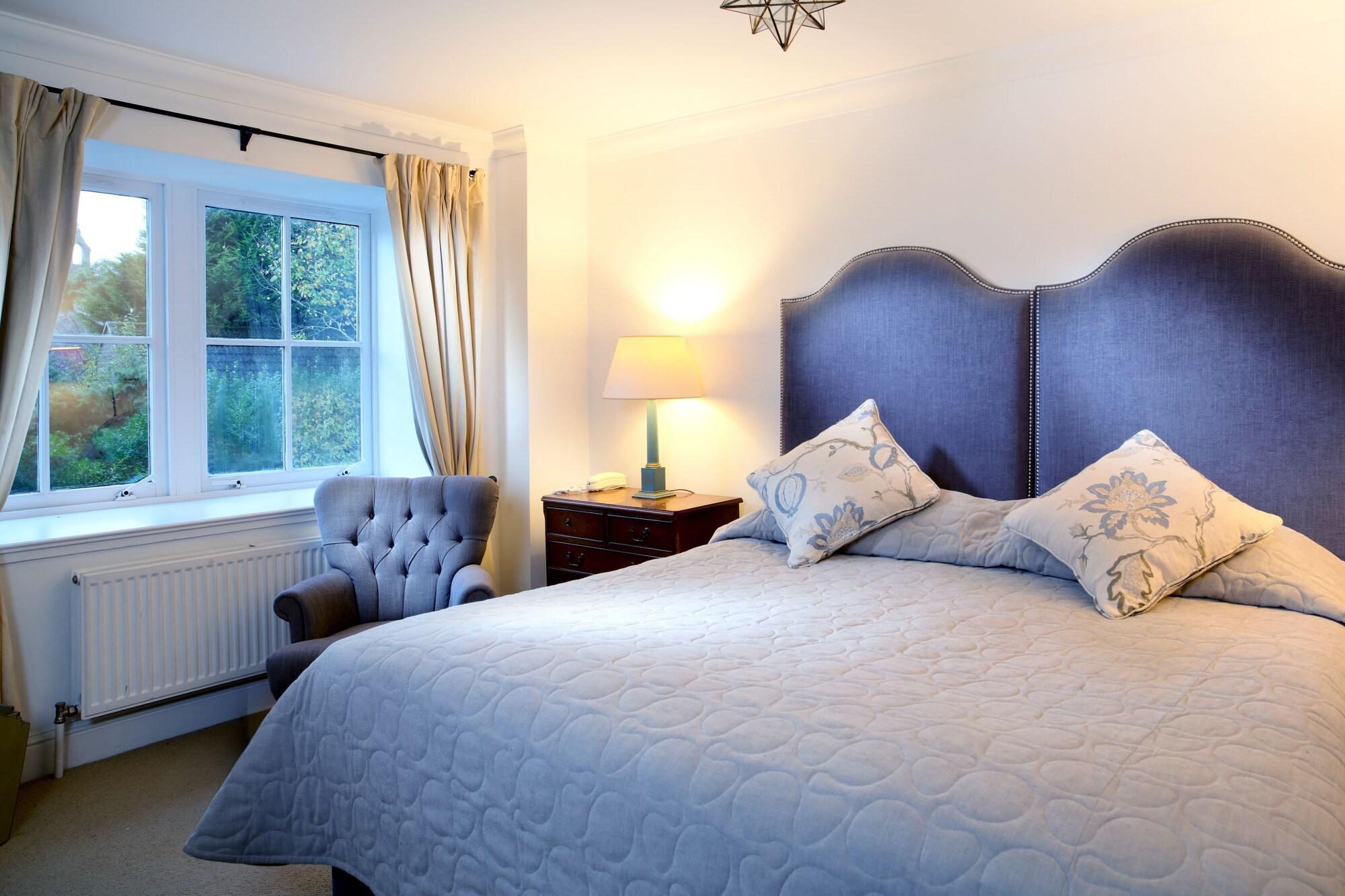 The Royal Hotel Comrie by null