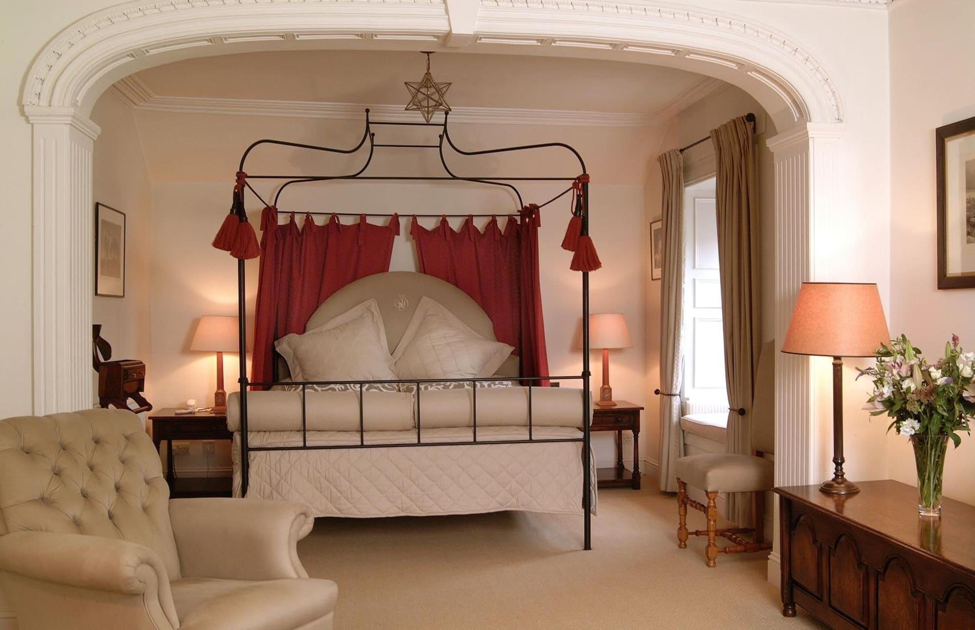 The Royal Hotel Comrie by null