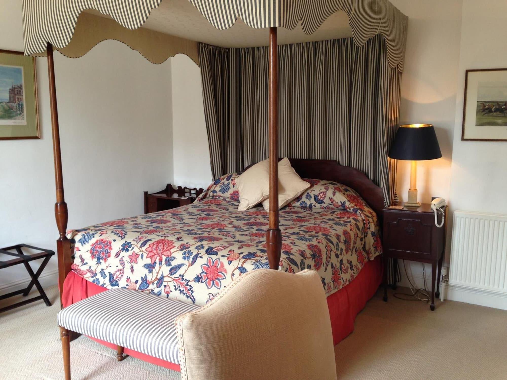The Royal Hotel Comrie by null