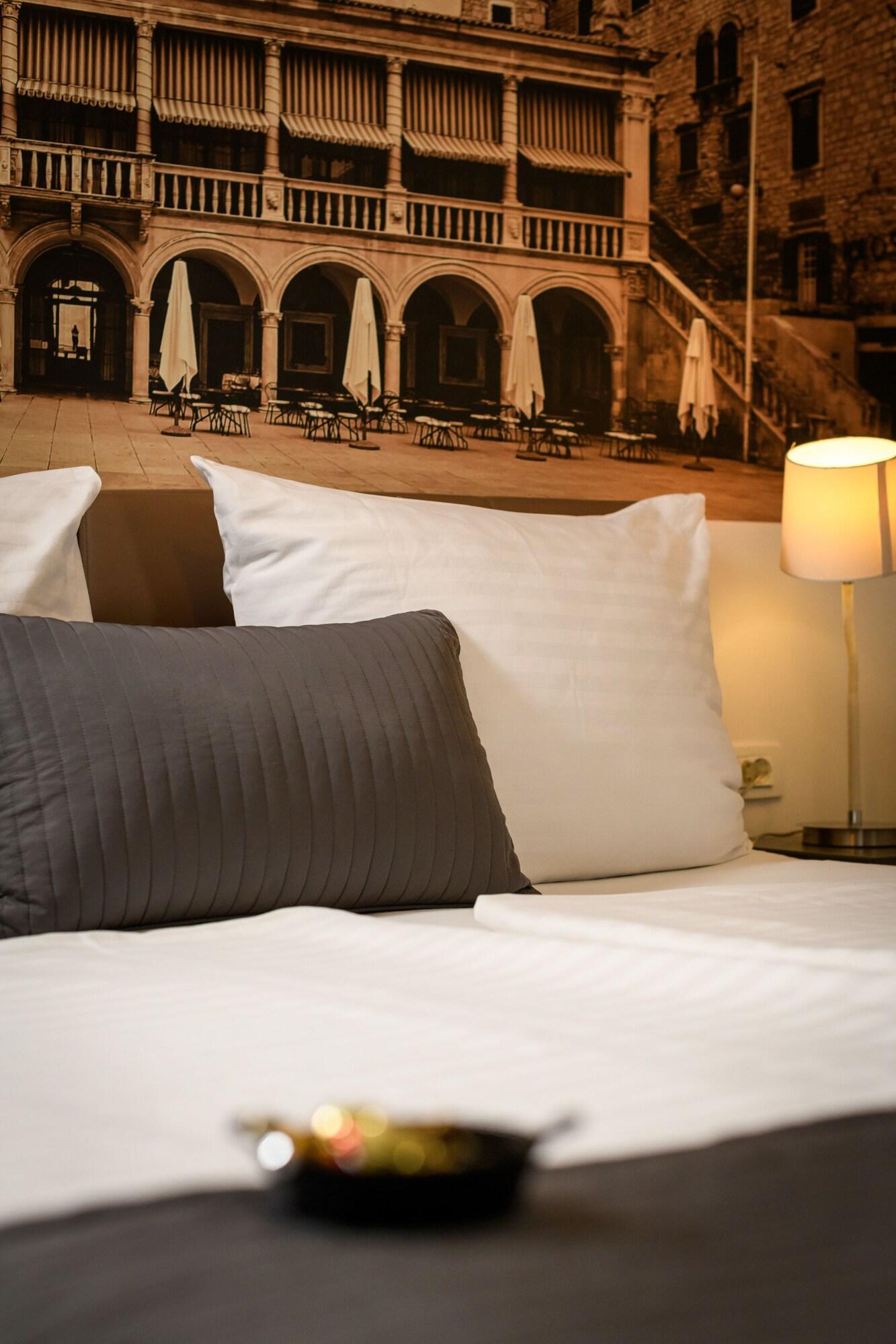 Fenice Palace - фото