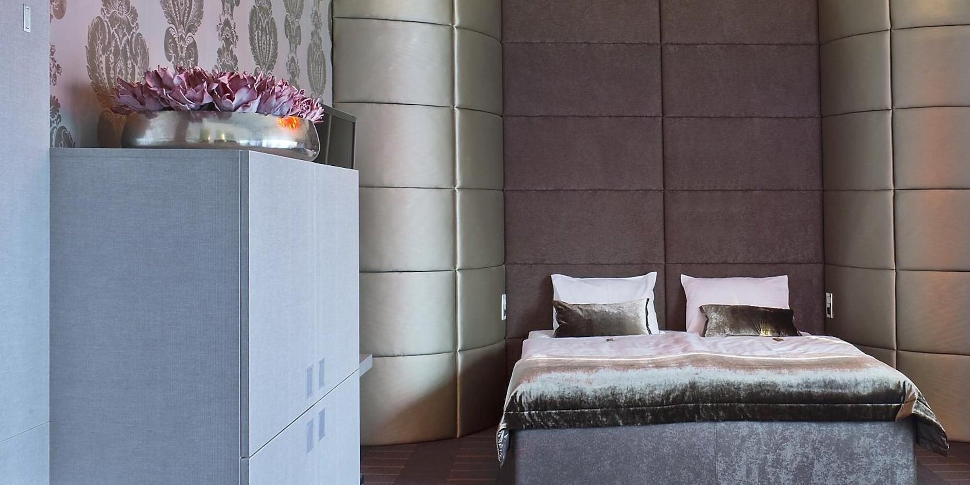 G Design Hotel by null