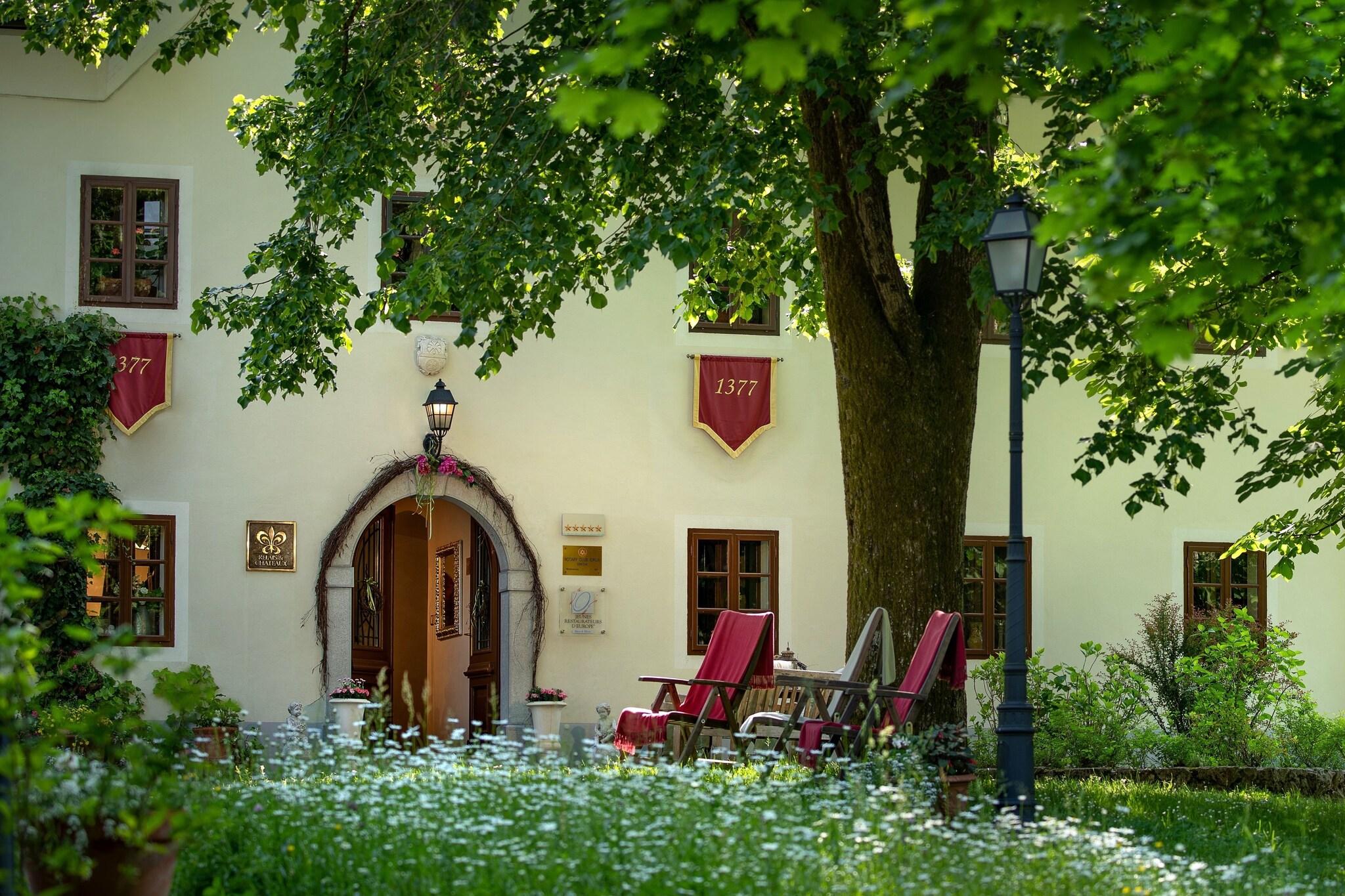 Kendov Dvorec by null