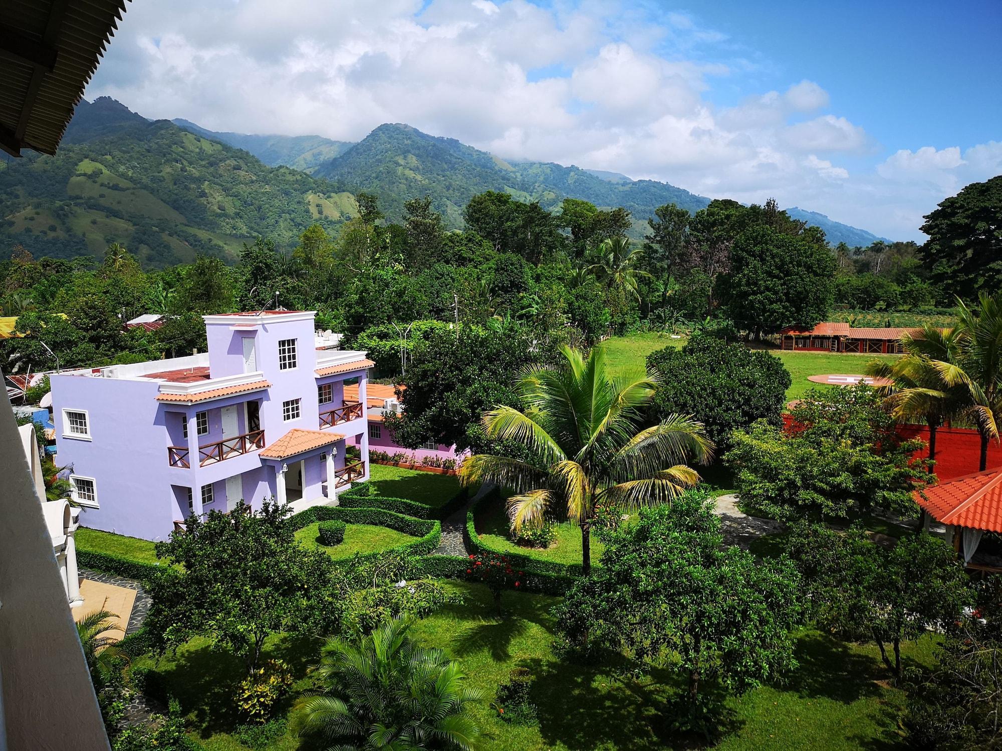 Hotel Rancho Guacamayos