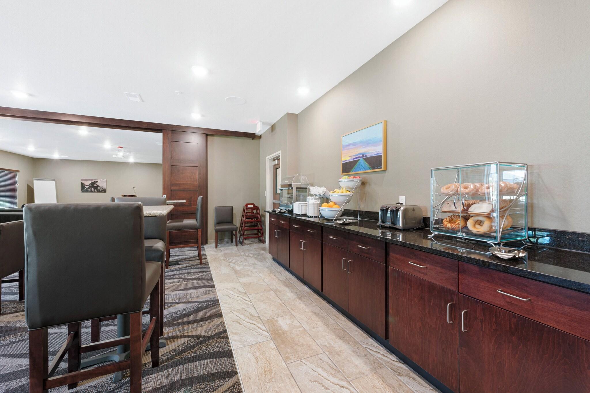Cobblestone Hotel & Suites - Urbana