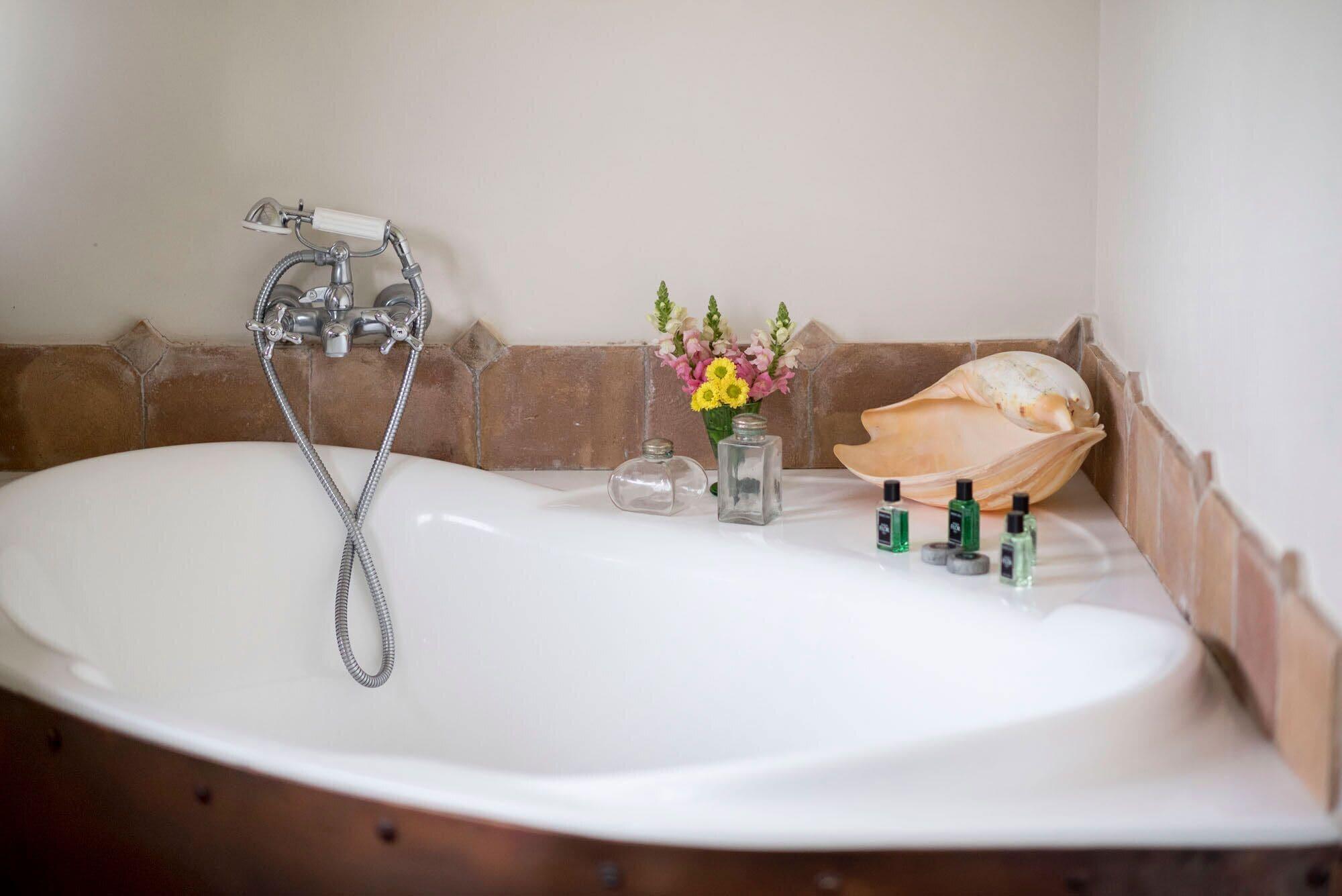 COURT OF MAJESTY '- ANCIENT RESIDENCE by null