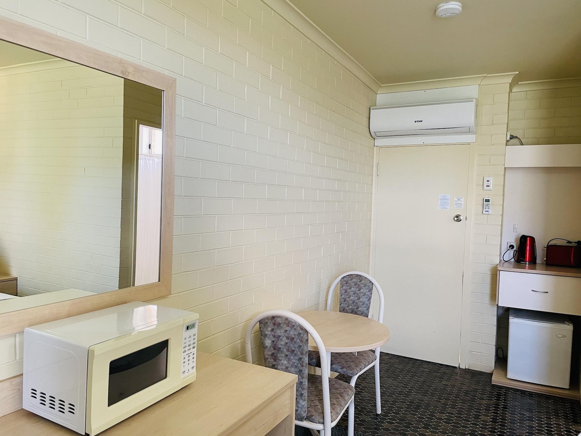 Junee Motor Inn by null