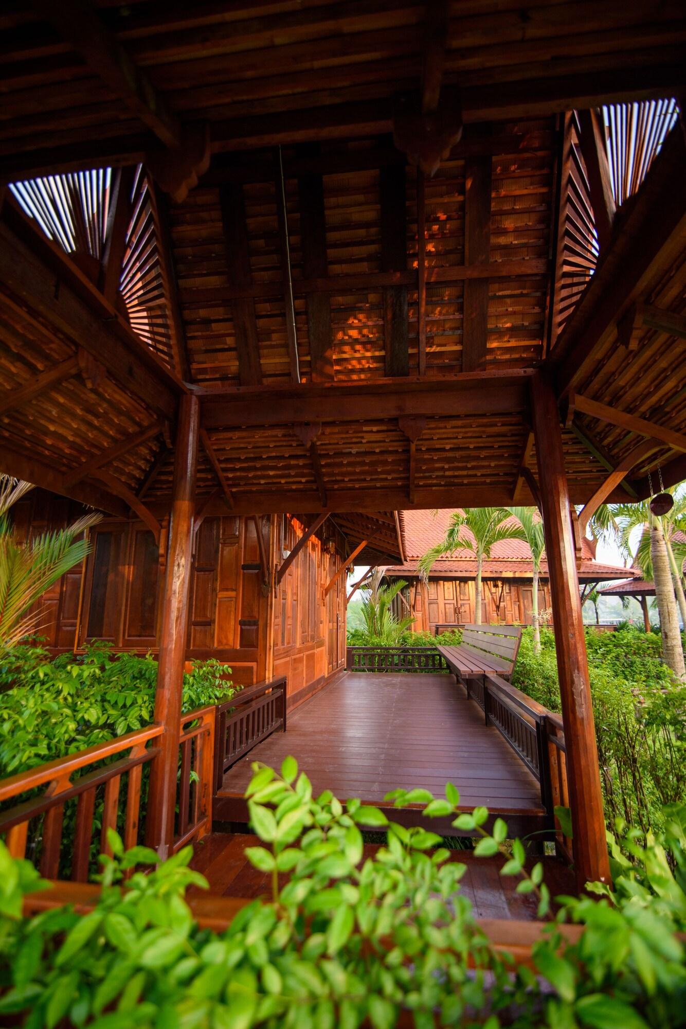 Lamphurai Riverside Resort And Spa