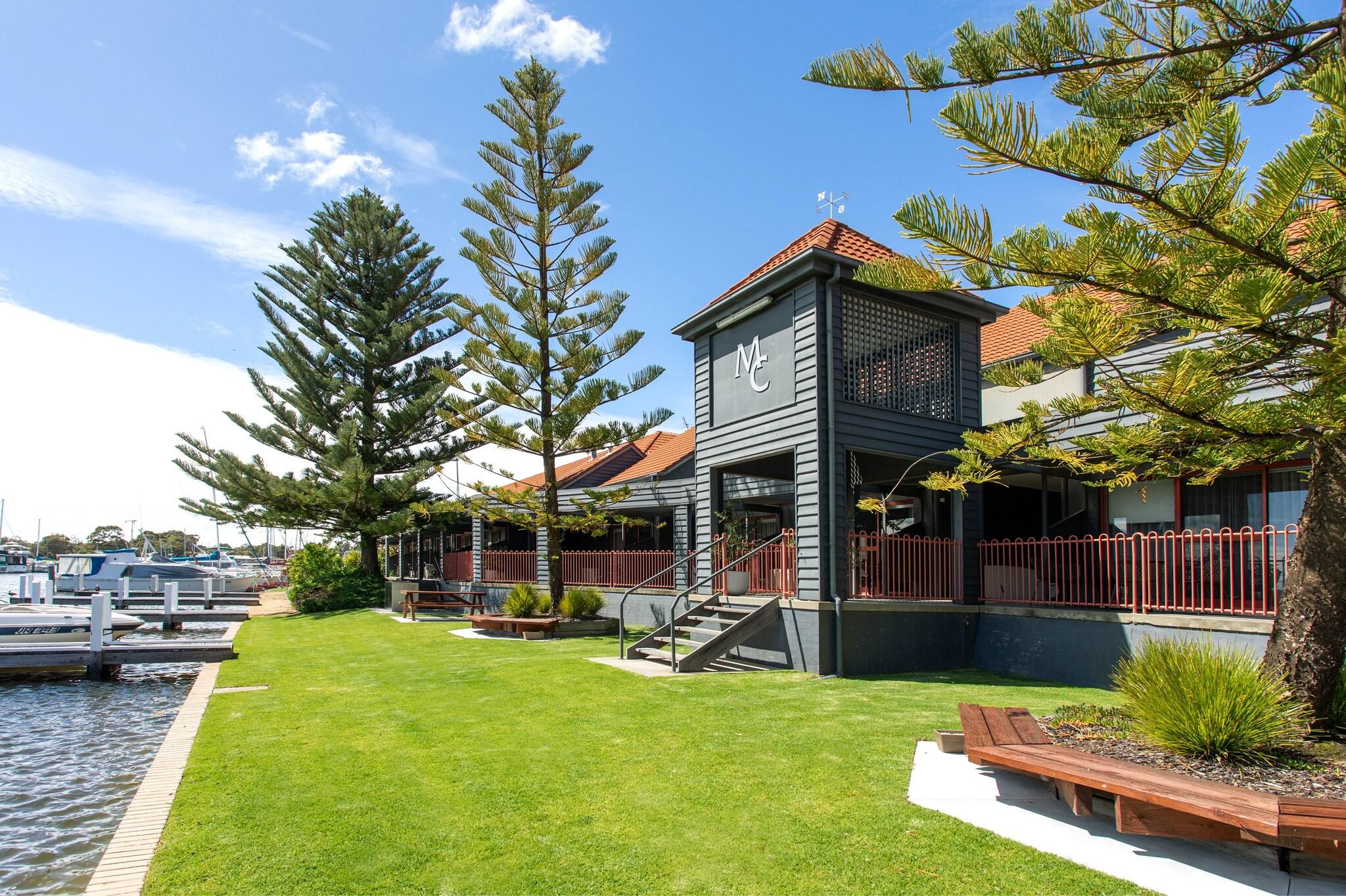 Mariners Cove Motel + Apartments at Paynesville by null