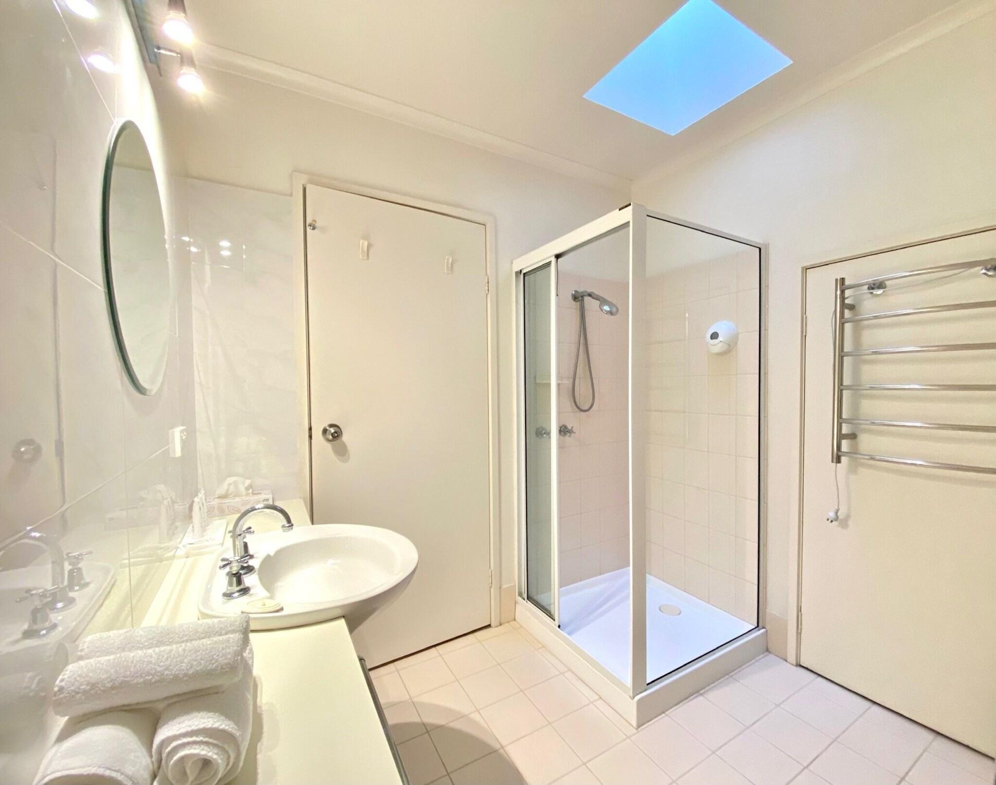 Mariners Cove Motel + Apartments at Paynesville by null