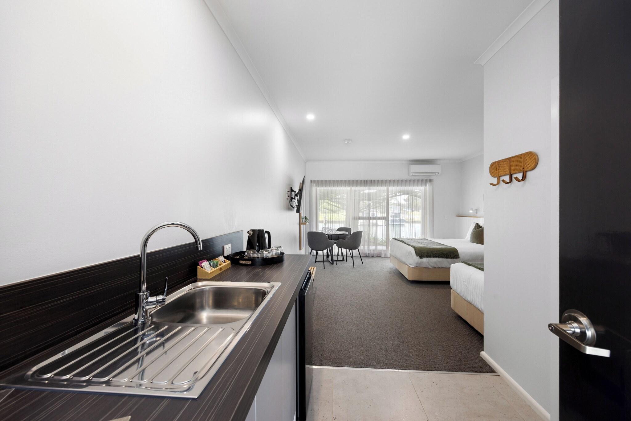 Mariners Cove Motel + Apartments at Paynesville by null