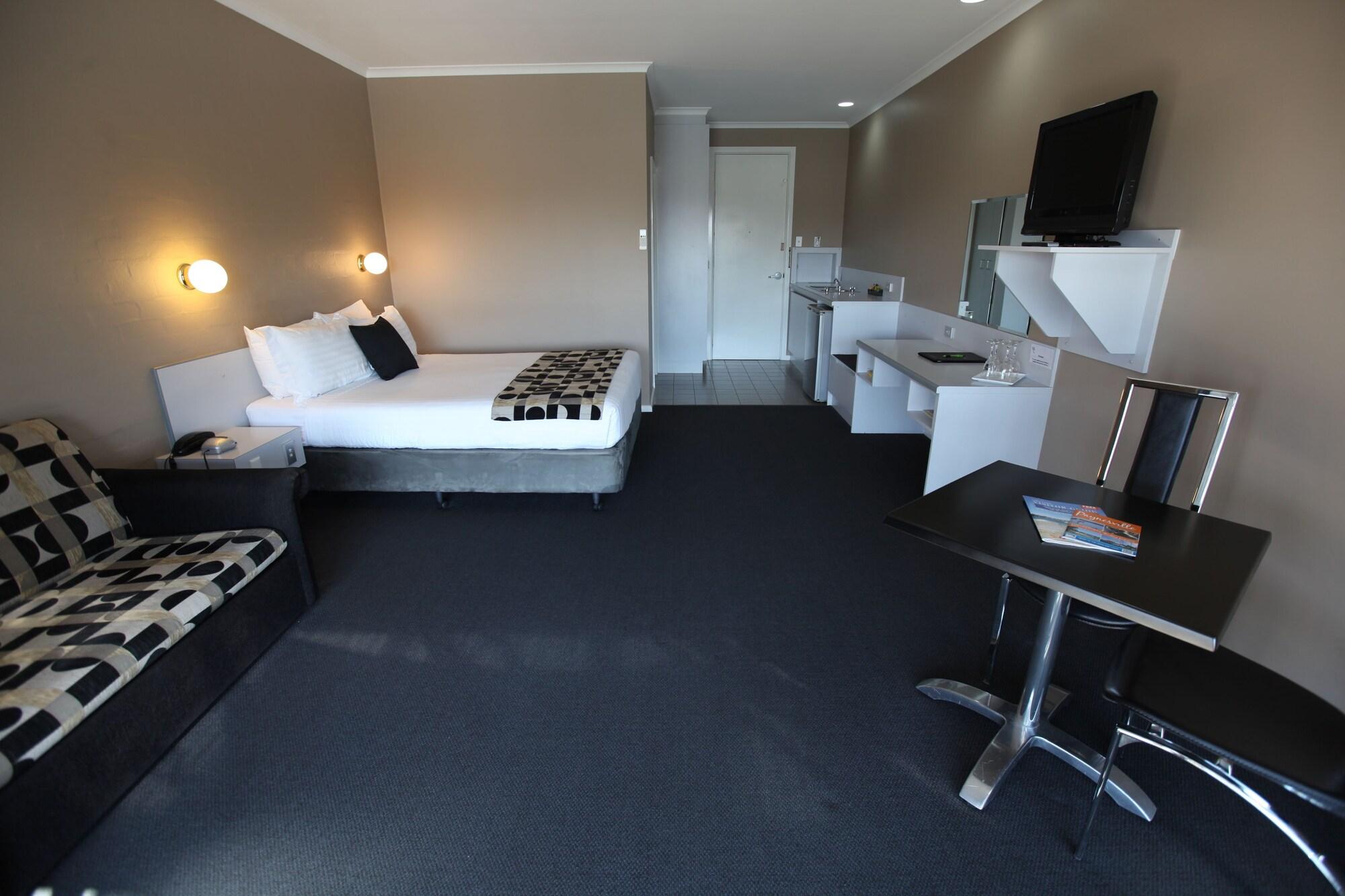 Mariners Cove Motel + Apartments at Paynesville by null