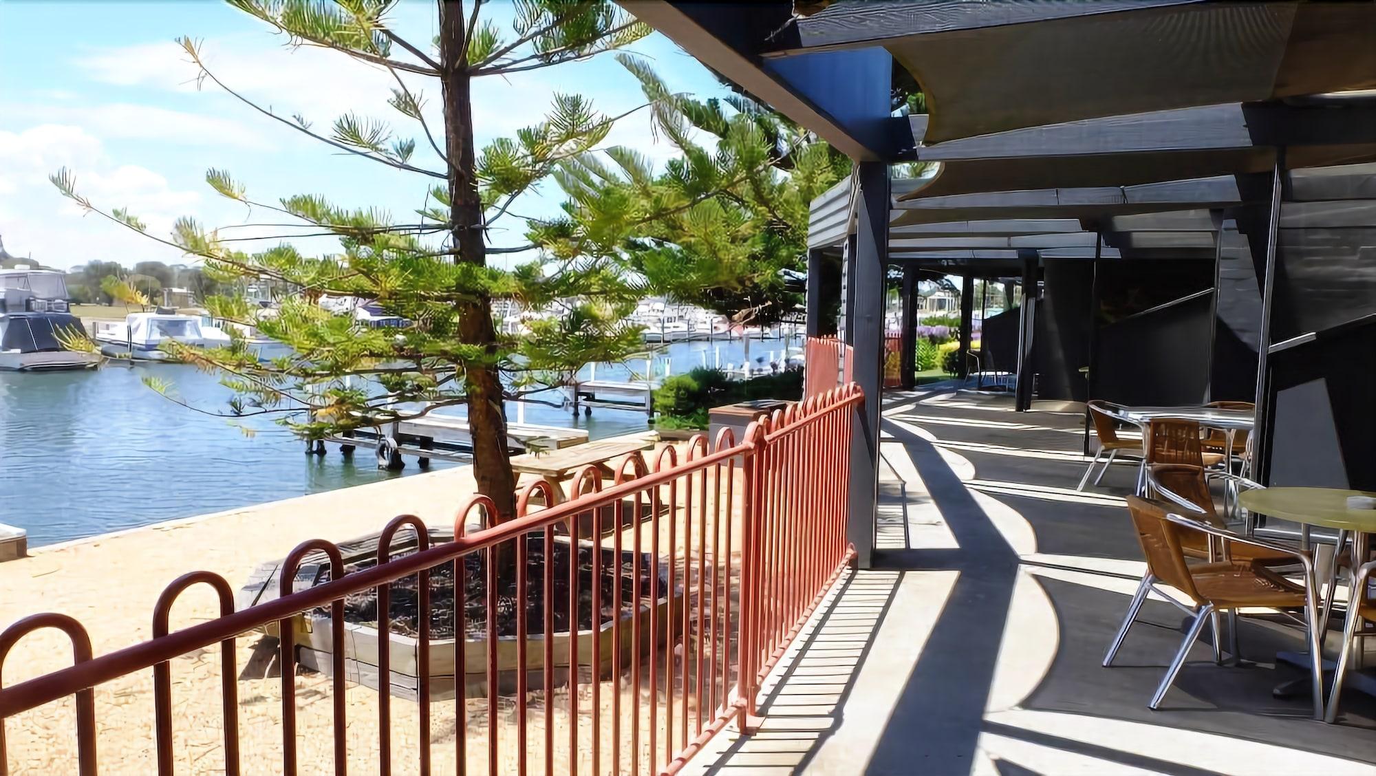 Mariners Cove Motel + Apartments at Paynesville by null