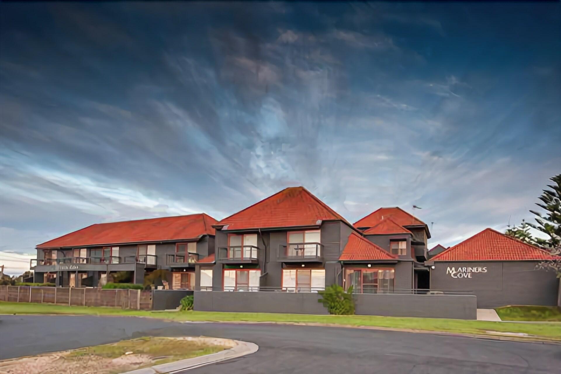 Mariners Cove Motel + Apartments at Paynesville by null