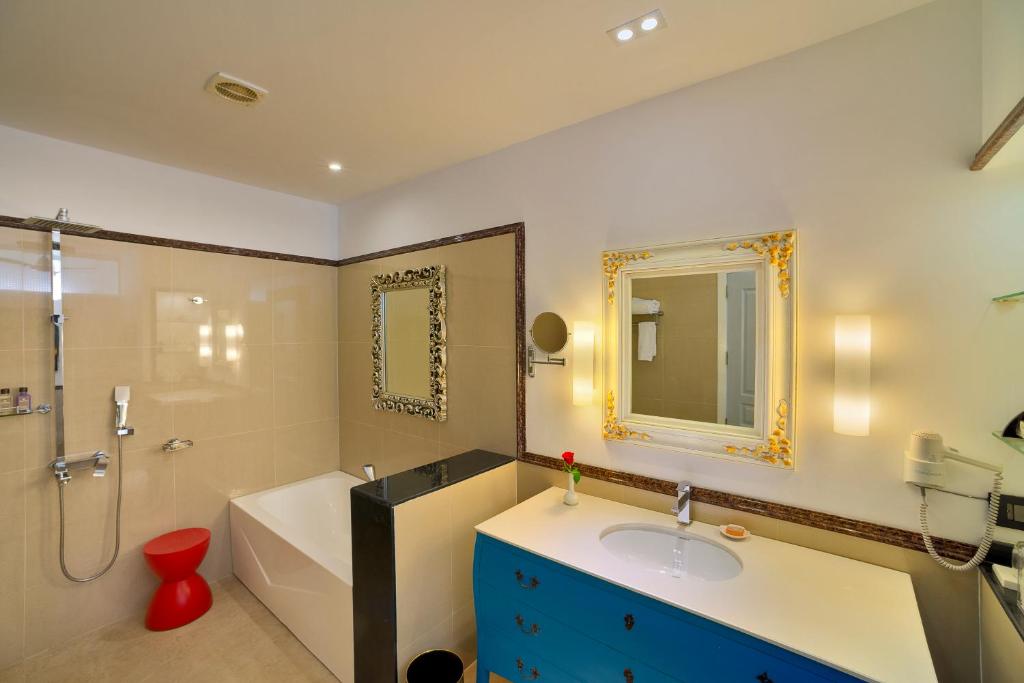 Mayfair Waves Puri