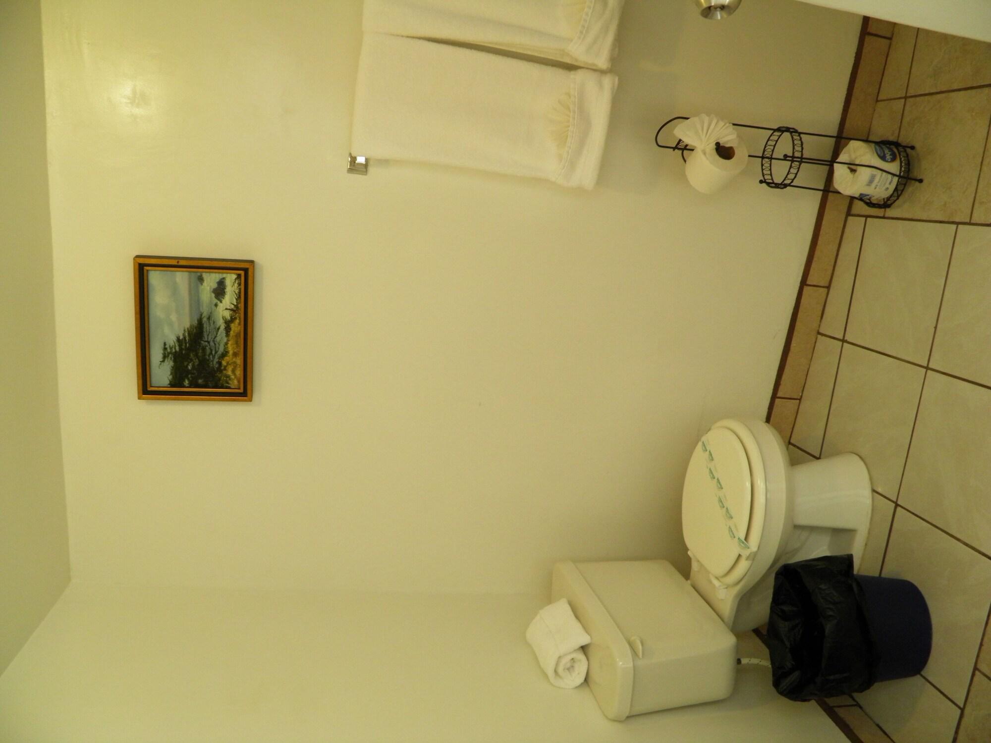 Seaside Hotel & Victor's RV Park