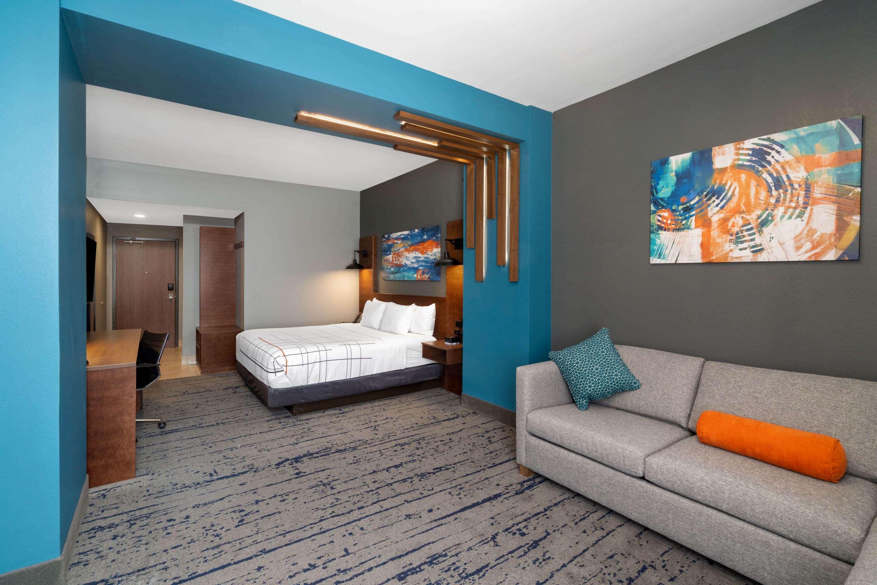 La Quinta Inn & Suites by Wyndham Louisville East