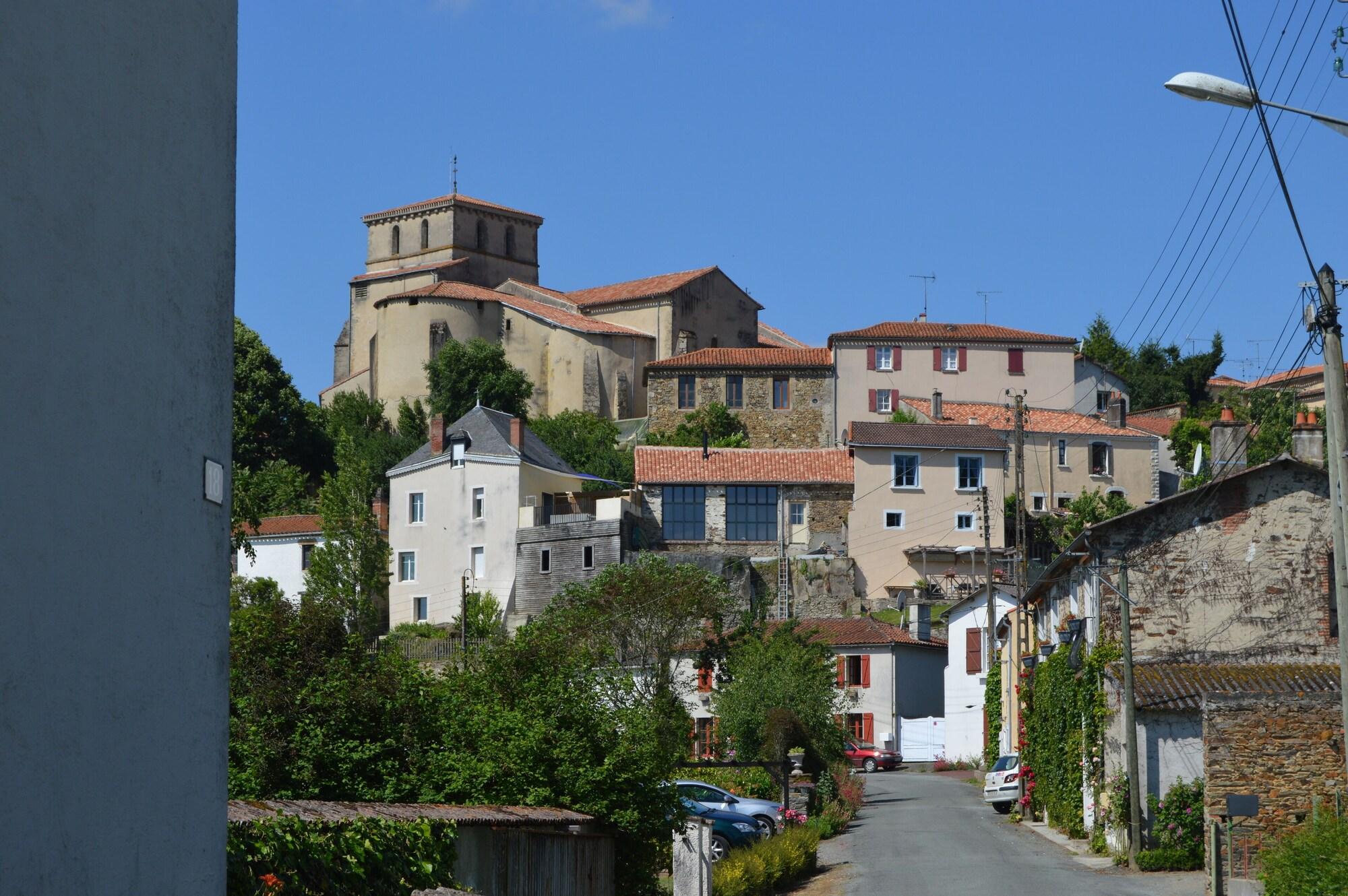 Le Petit Chateau Des Cedres